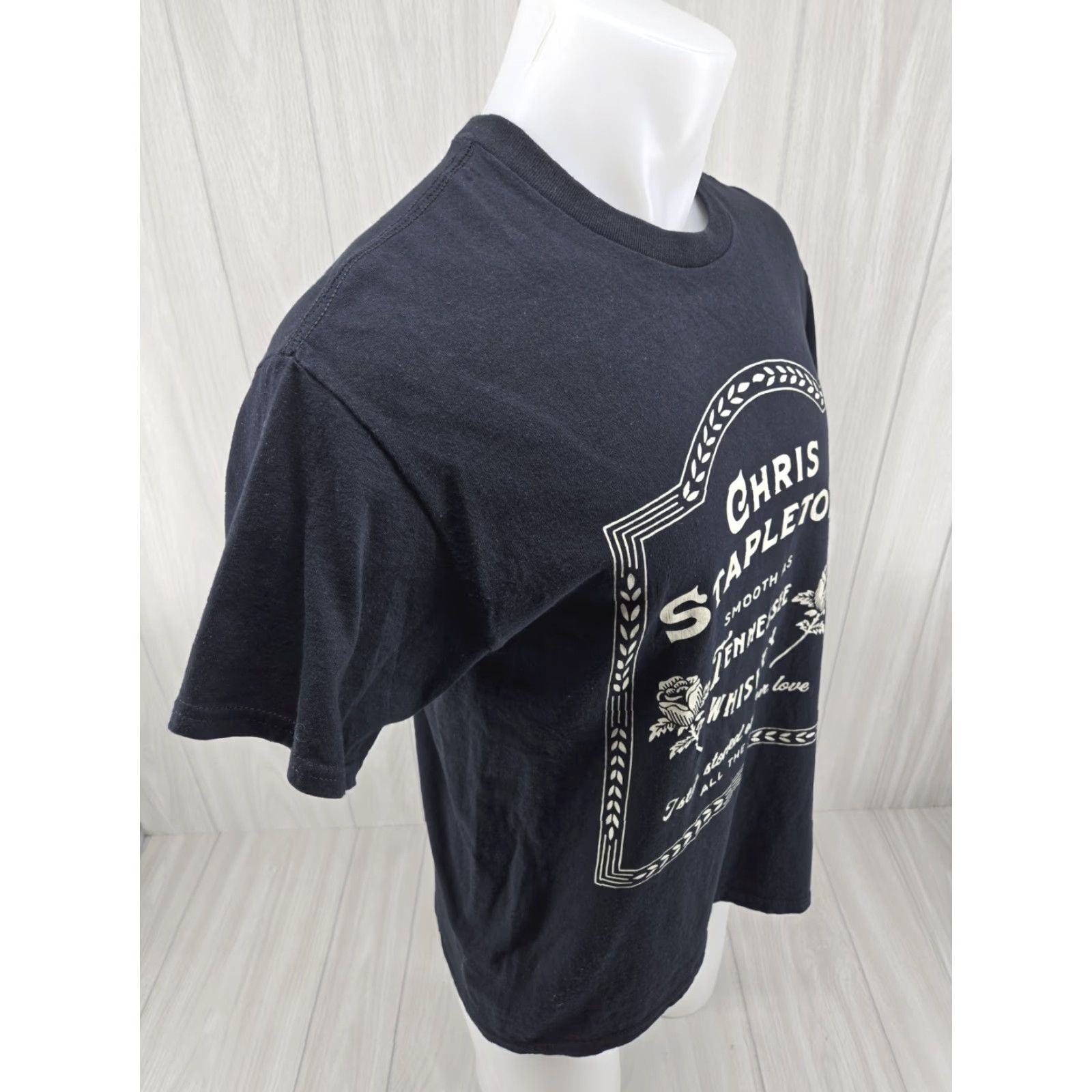 Vintage Chris Stapleton Tennessee Whiskey Traveller Country Tee Large Concert Souvenir T-Shirt Men Black Short Sleeve Crew Neck Graphic Print/Logo Vintage No Size US L / EU 52-54 / 3 - 7 Thumbnail