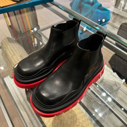 o1loc1c0324 630300 Tire Ankle Chelsea Boots in Black