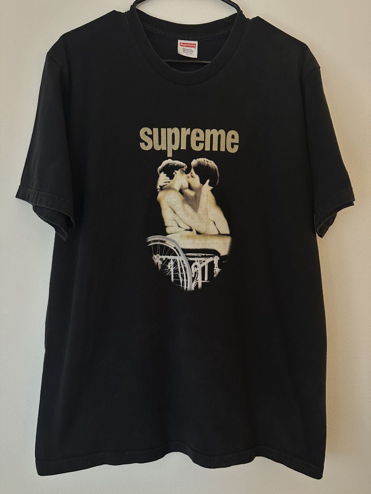 Supreme Supreme Kiss Tee Size US L / EU 52-54 / 3 - 1 Thumbnail
