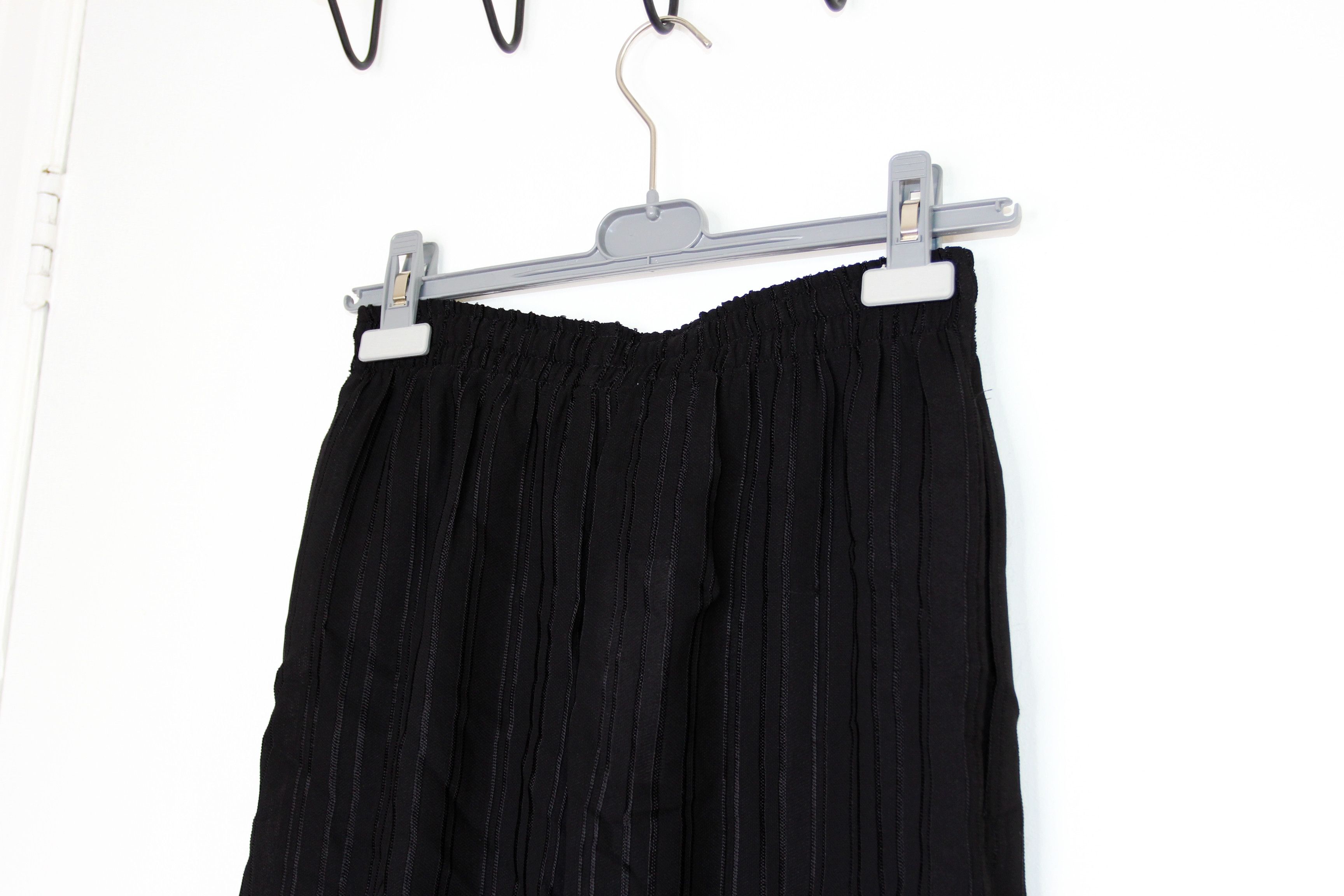 Ernest W. Baker BNWT SS25 ERNEST W. BAKER PIN STRIPE SPORT SHORTS XS Size US 28 / EU 44 - 6 Thumbnail