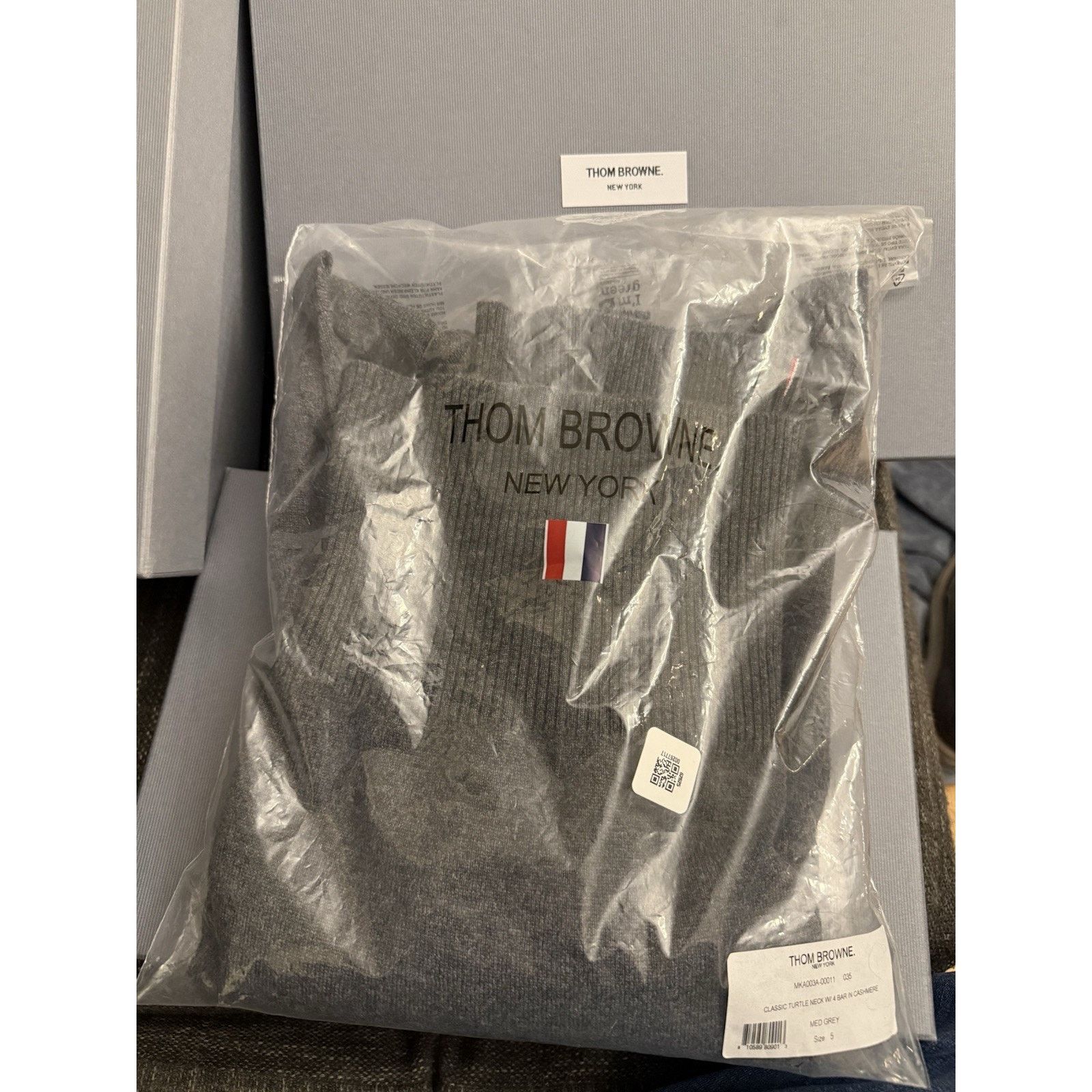 Thom Browne NWT $1700 Thom Browne Cashmere Turtleneck Made in Scotland. Size US XXL / EU 58 / 5 - 9 Thumbnail