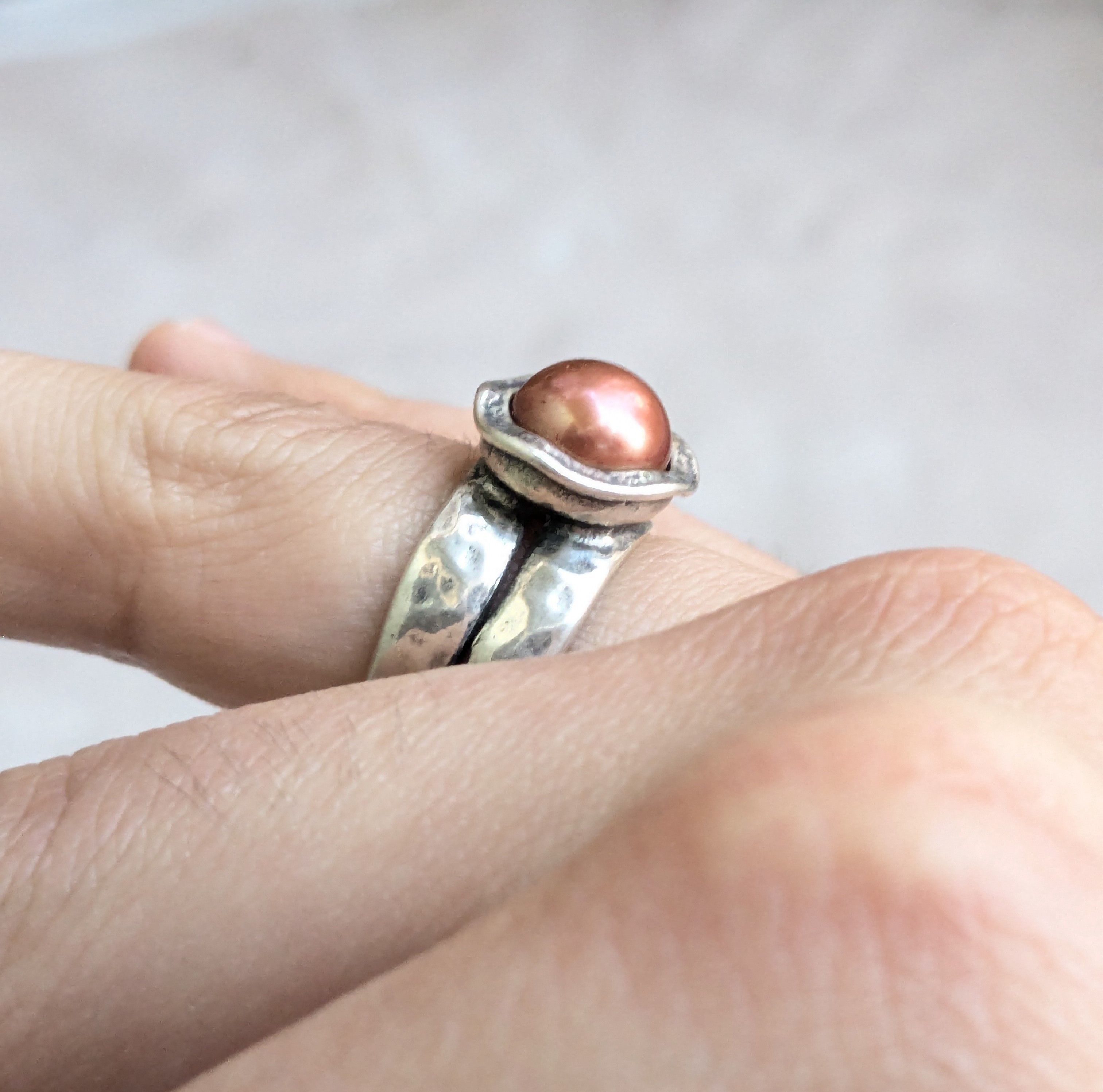 Sterling Silver Didae Sterling Silver Ring Pink Pearl 8.25 Hammered Size ONE SIZE - 11 Thumbnail