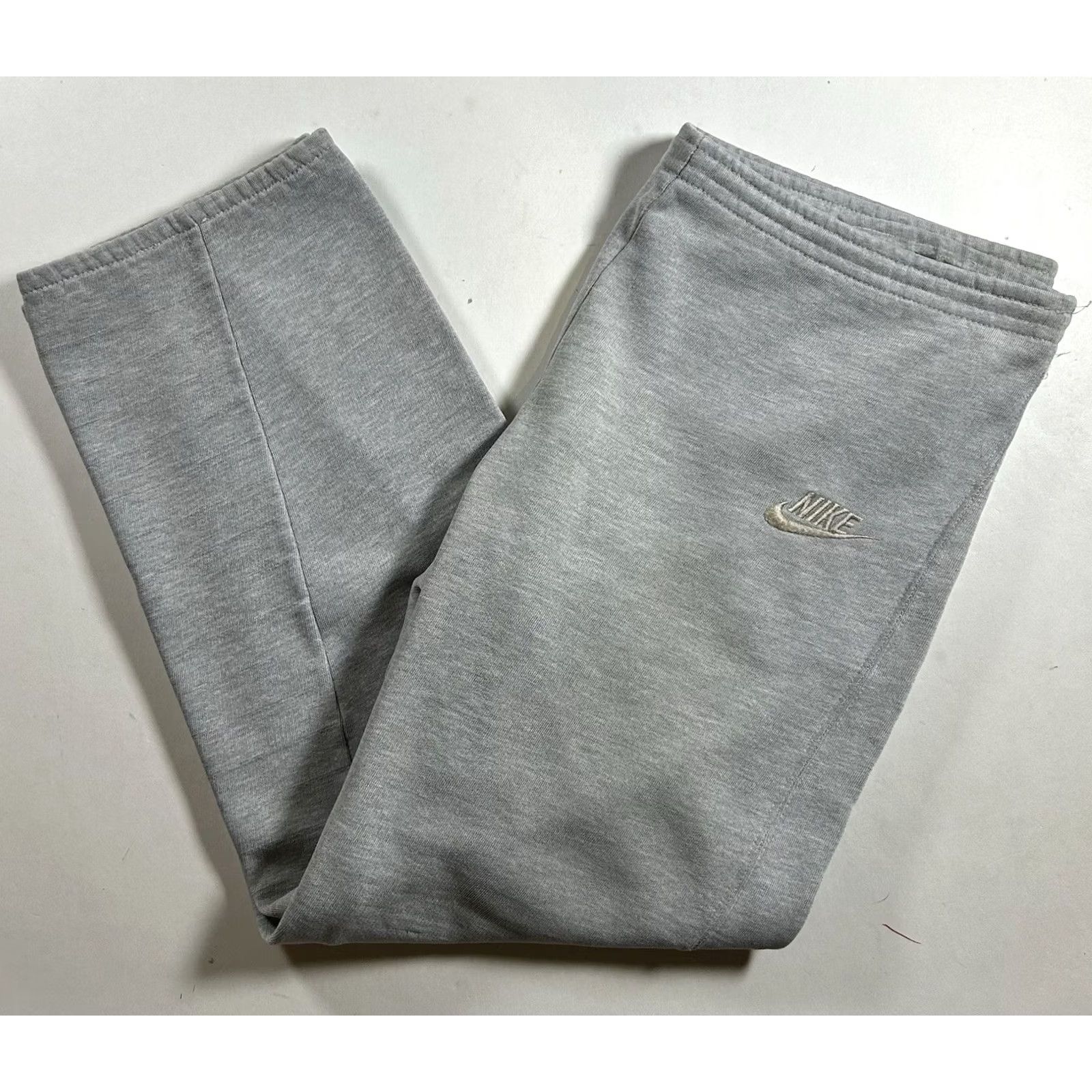 Nike VINTAGE Nike Sweatpants Gray Terry Wide Leg Baggy Medium Blue Tag 19.75x36.5 Mens Sweatpants 80s Nike Blue Tag 80s Theme Size US 31 - 2 Thumbnail