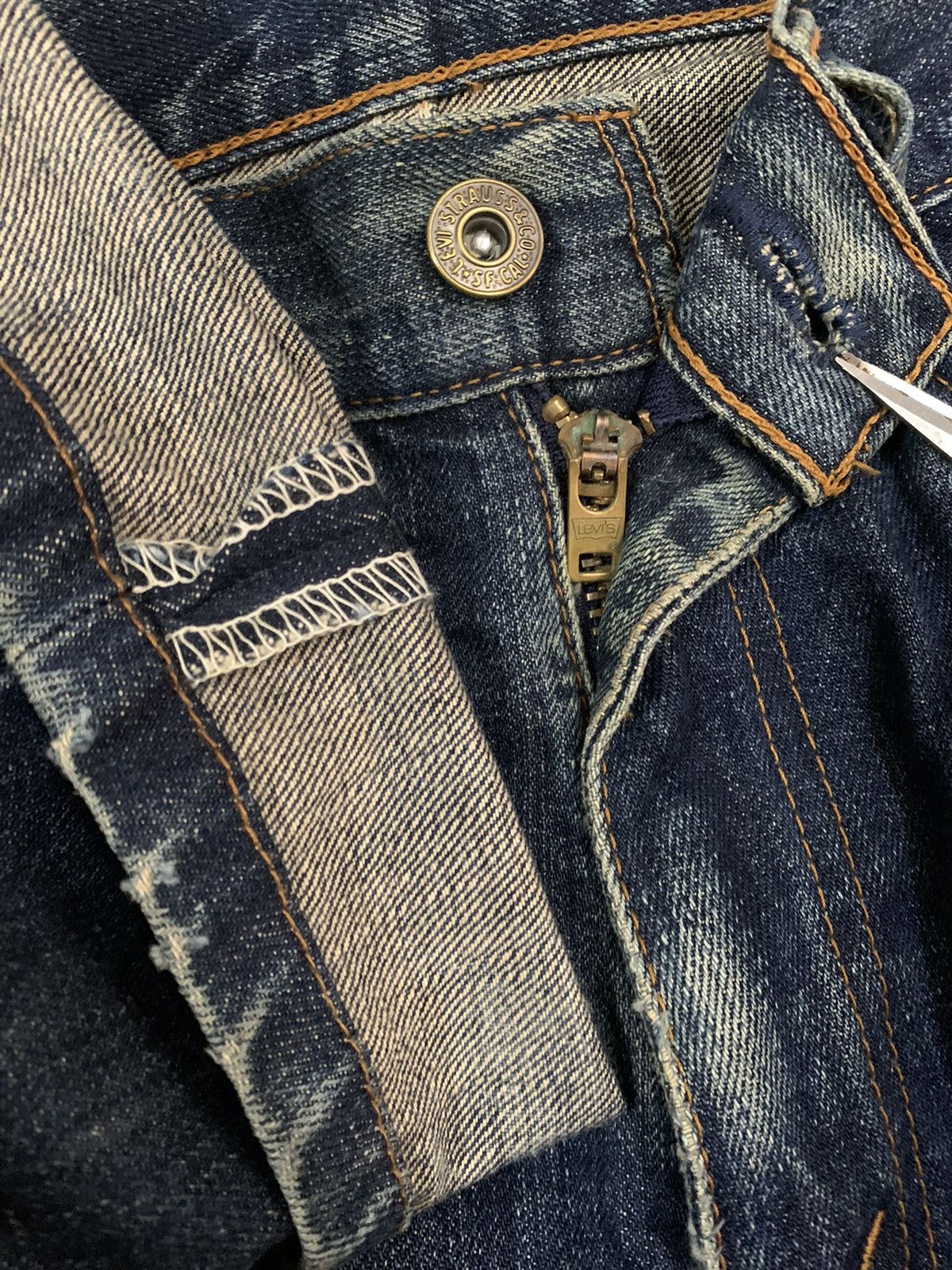 Levi's Vintage 90s Levis 502 Blue Wash Relaxed Fit Ripped Jeans Size US 30 / EU 46 - 4 Thumbnail