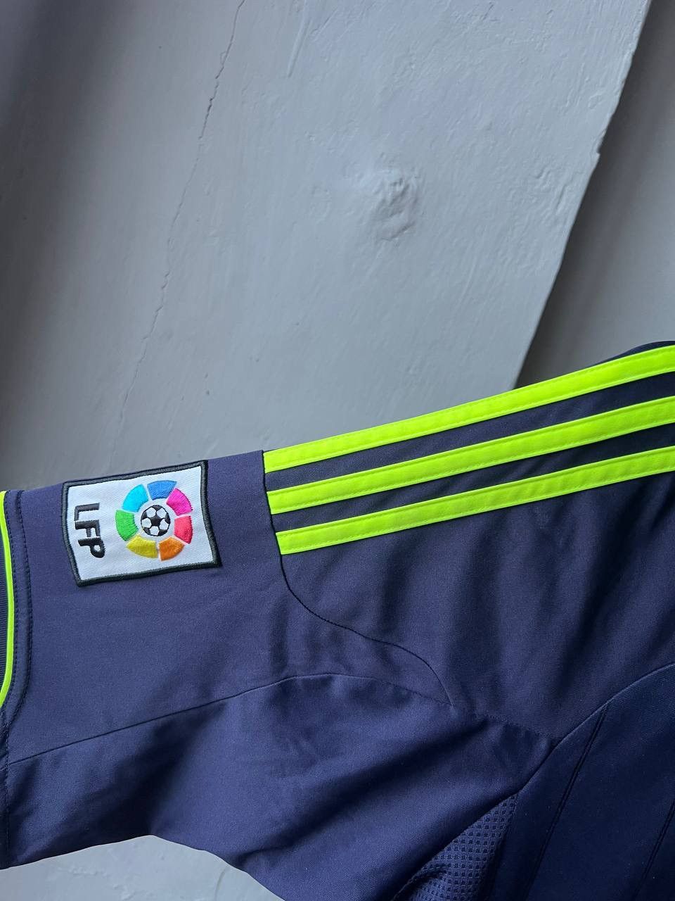 Adidas 2012/13 REAL MADRID AWAY SOCCER JERSEY FOOTBALL SHIRT ADIDAS Size US L / EU 52-54 / 3 - 9 Thumbnail