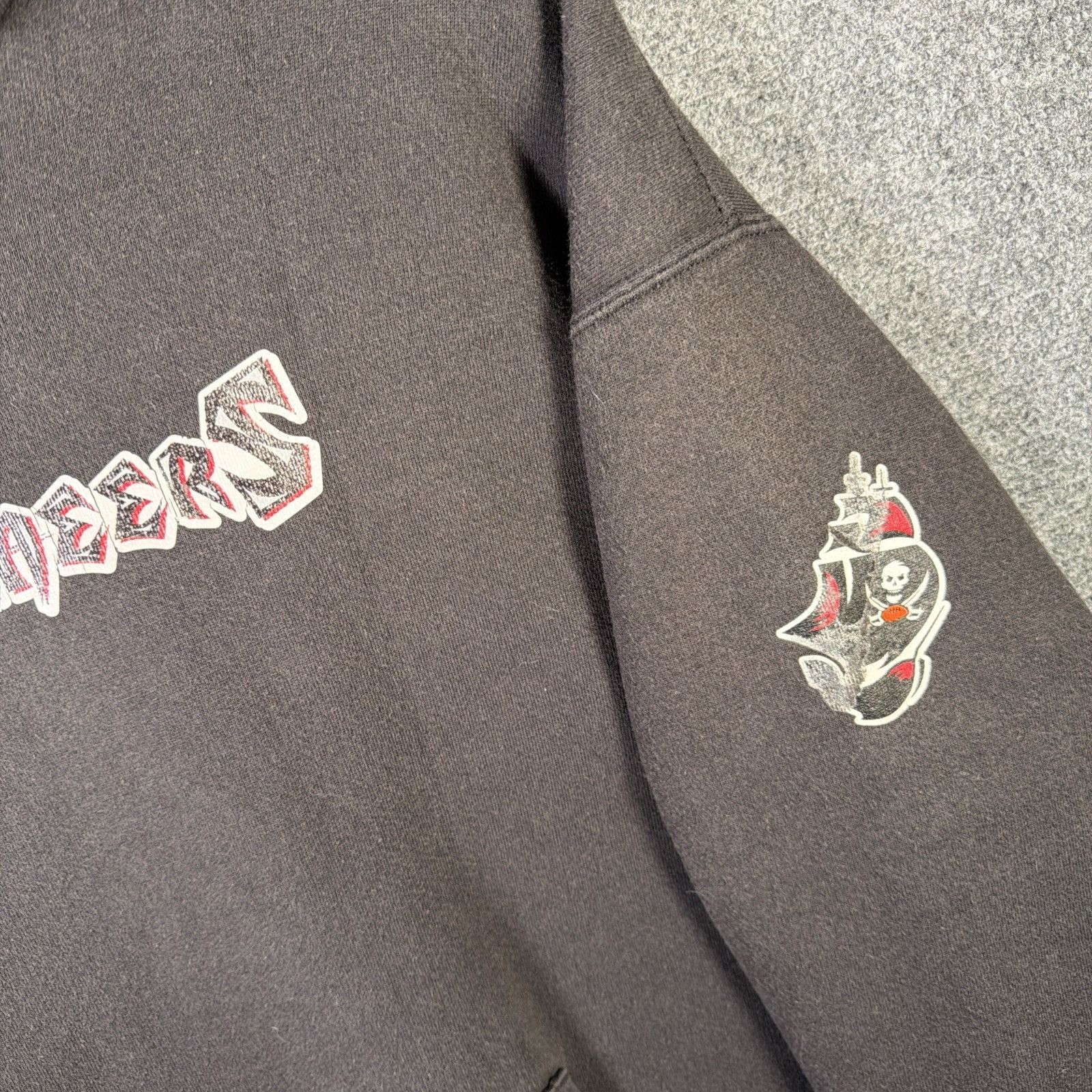 NFL Vintage Tampa Bay Buccaneers Hoodie Mens XL Black 90s Faded Size US XL / EU 56 / 4 - 3 Thumbnail