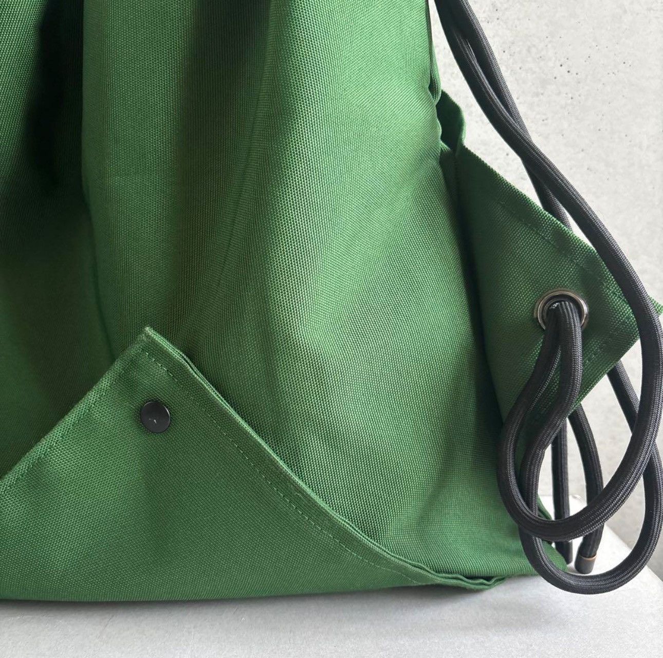 Issey Miyake × Japanese Brand ISSEY MIYAKE MEN KINCHAKU Napsack Backpack Green Size ONE SIZE - 7 Thumbnail