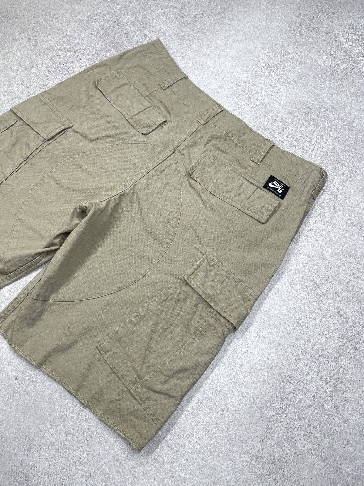 Nike Mens Nike SB Hawthorne Cargo Shorts Beige Drill Y2K TECH ACG Size US 32 / EU 48 - 4 Thumbnail