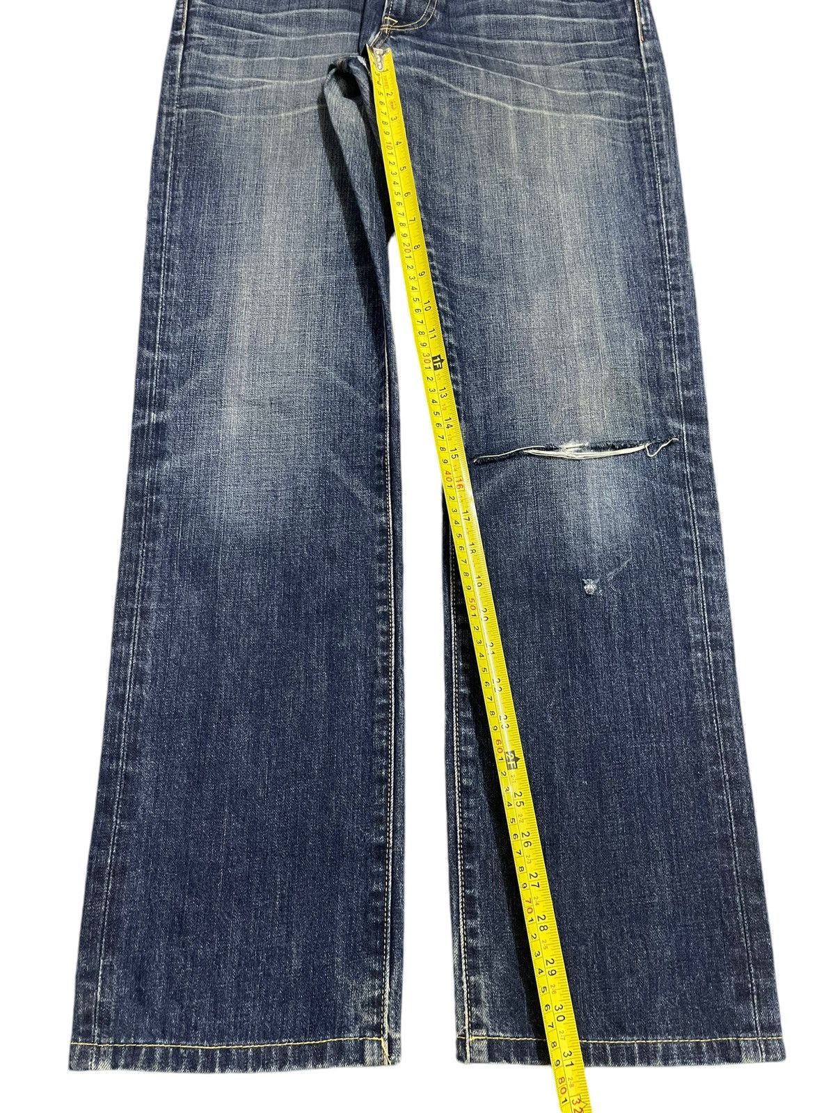 Uniqlo Vintage Japanese Uniqlo Blue Bleached Style Loose Jeans Size US 32 / EU 48 - 13 Thumbnail