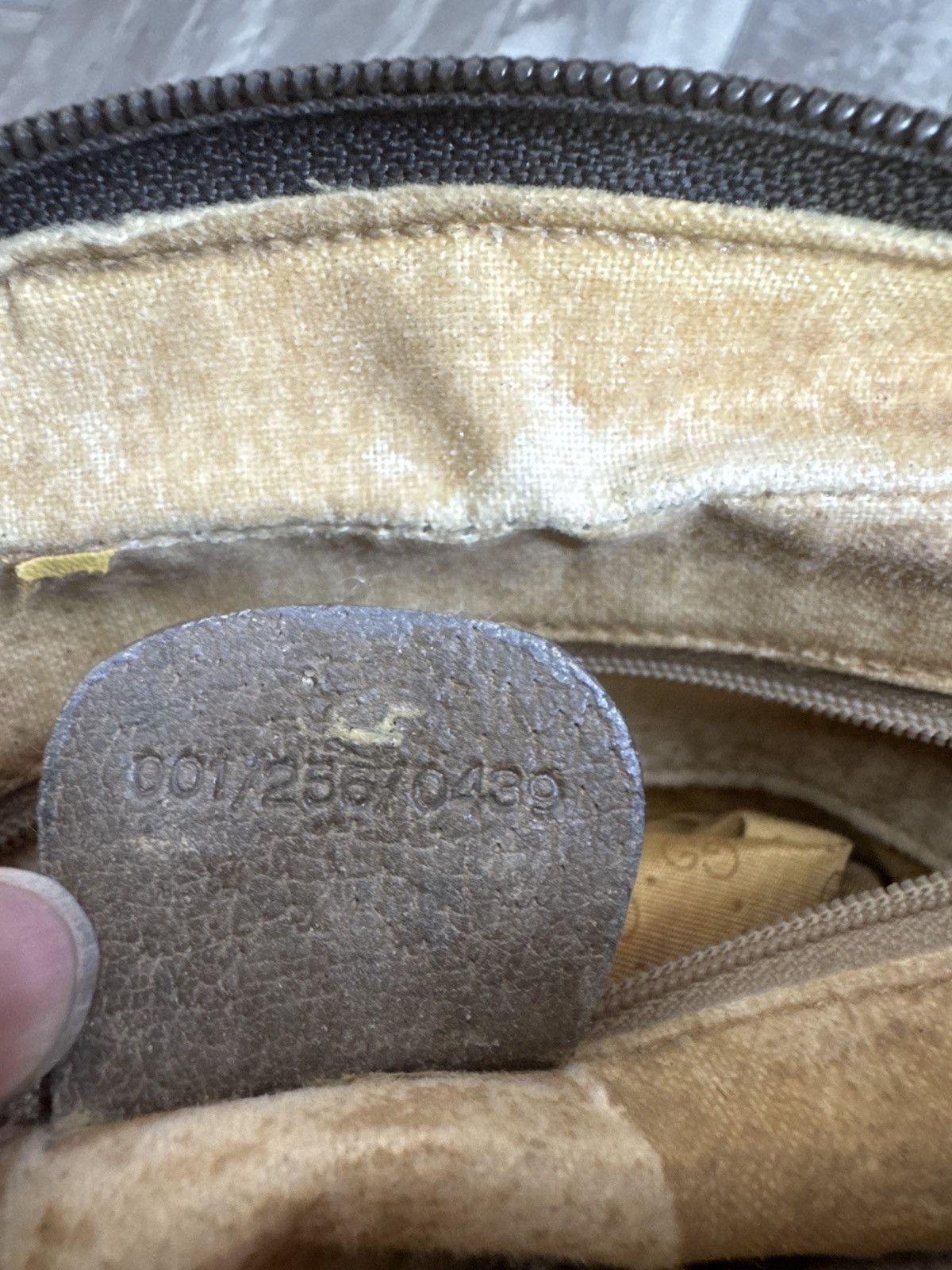 Designer × Gucci × Vintage Vintage Gucci Clutch Bag Sling Bag Size ONE SIZE - 15 Thumbnail