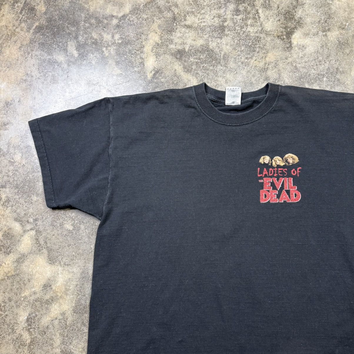 Vintage vintage the evil dead movie promo ladies of evil dead tshirt Size US XXL / EU 58 / 5 - 4 Thumbnail