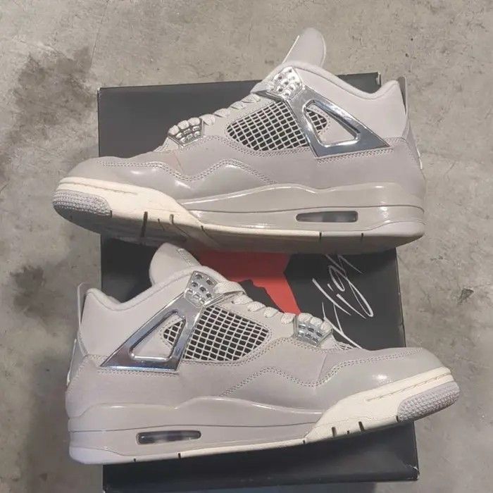 Jordan Brand Jordan 4 Retro Frozen Moments AQ9129 001 Size 10 US Women Size US 8.5 / EU 41-42 - 2 Thumbnail