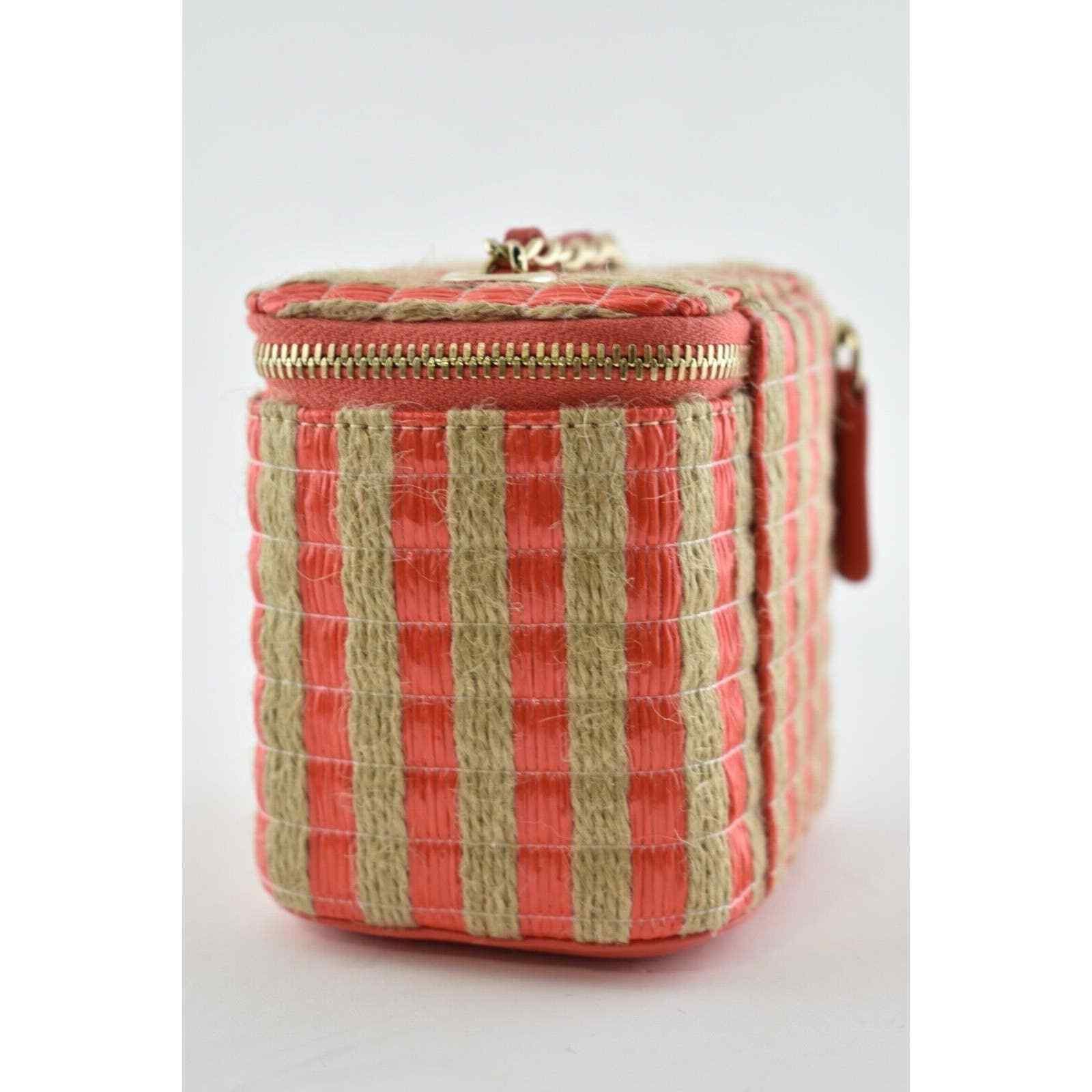 Chanel Chanel CC Mini Vanity With Chain Shoulder Crossbody Bag Size ONE SIZE - 8 Thumbnail