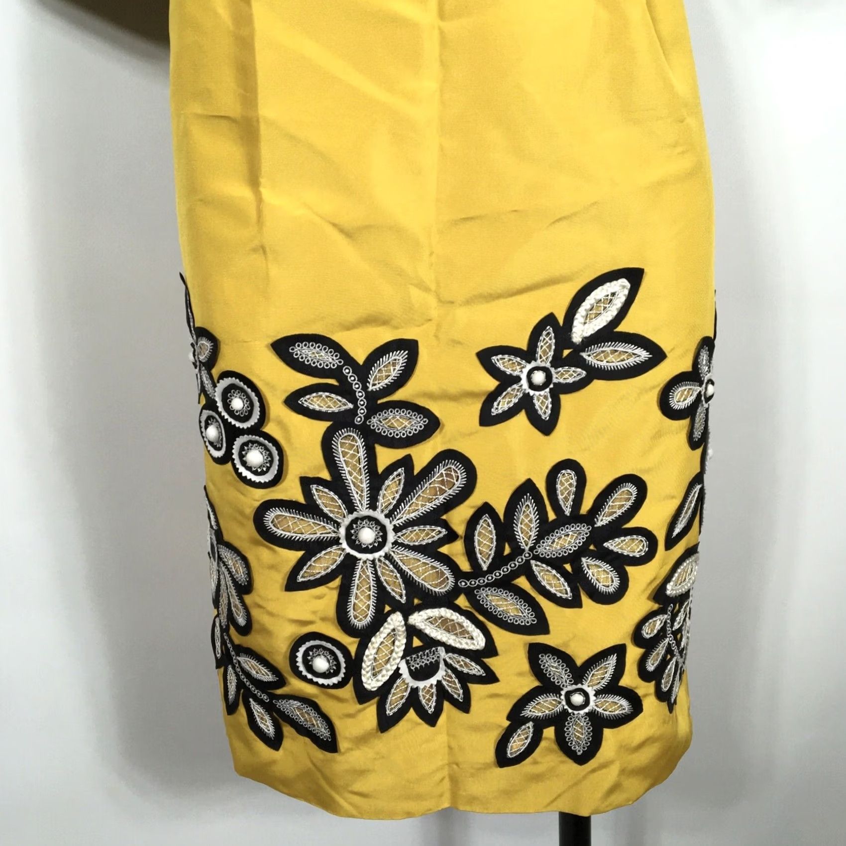 Vintage VINTAGE Carlisle Yellow Floral Appliqué Silk Dress Sleeveless V-Neck Knee Length Fit & Flare Womens 6 Size M / US 6-8 / IT 42-44 - 5 Thumbnail