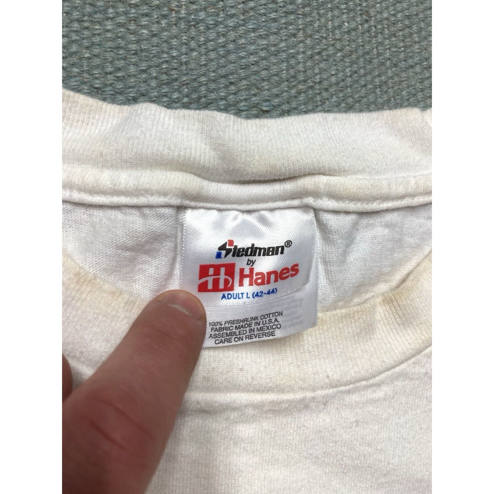Hanes VINTAGE Hanes T-Shirt Honey Bee Festival Hahira Georgia Distressed Large Men Yellow M L Mens Size US L / EU 52-54 / 3 - 5 Thumbnail