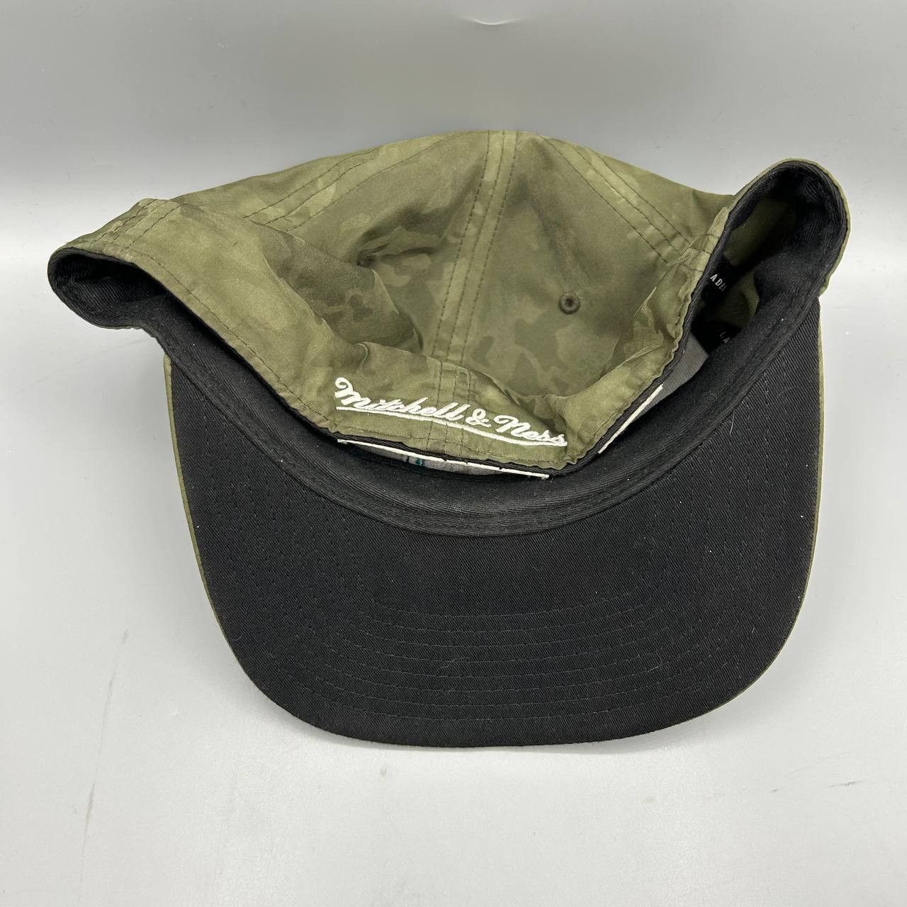 Mitchell & Ness Charlotte Hornets Buzz City Hat Men 7 5/8 Camo Fitted Cap Size ONE SIZE - 7 Thumbnail