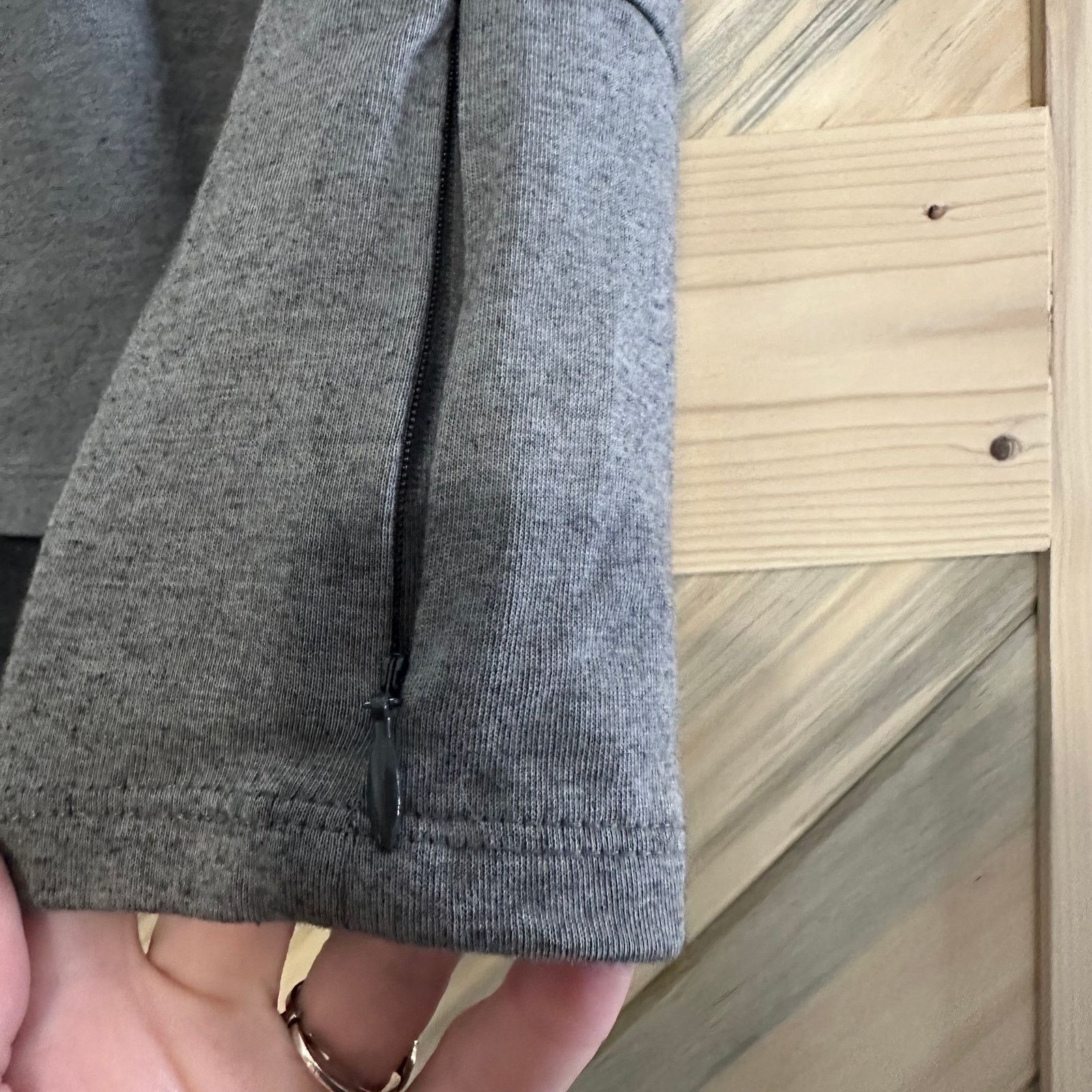 Rei Large REI Top with zipper sleeve to keep your ID or keys Size L / US 10 / IT 46 - 2 Thumbnail