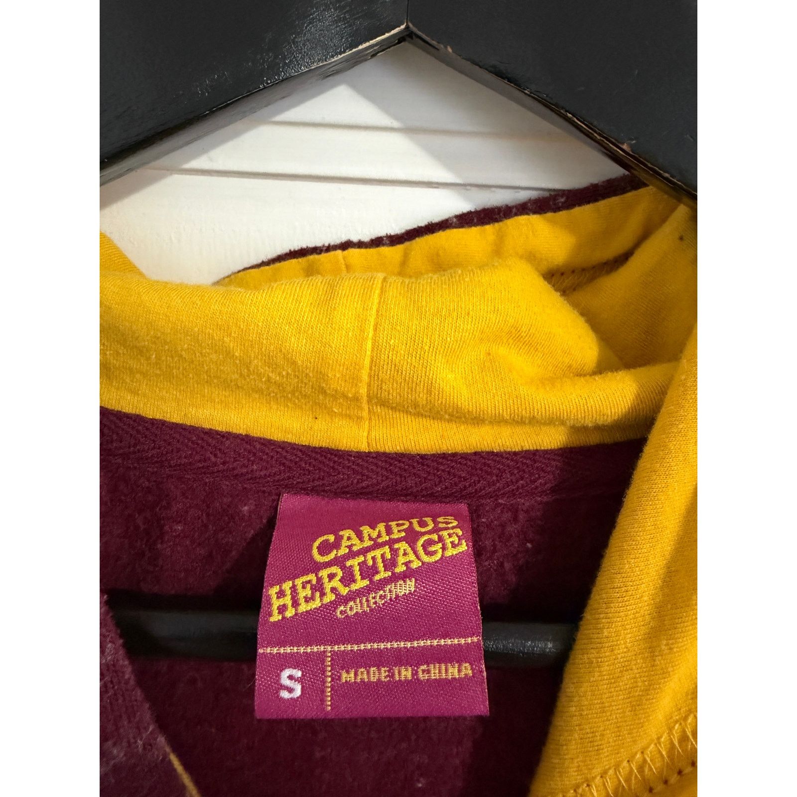 NCAA Minnesota Gophers Maroon Hoodie Sweatshirt Size Small Size US S / EU 44-46 / 1 - 3 Thumbnail