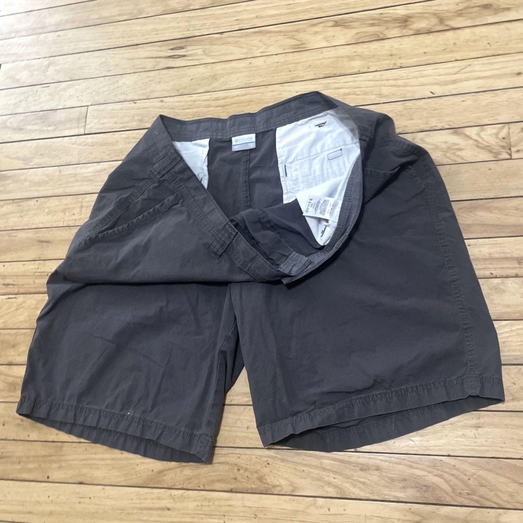 Vintage Columbia Shorts Men 40W 10L Grey Outdoor Active Cotton Chino Flat Front 40x10 QA Size US 40 / EU 56 - 2 Thumbnail