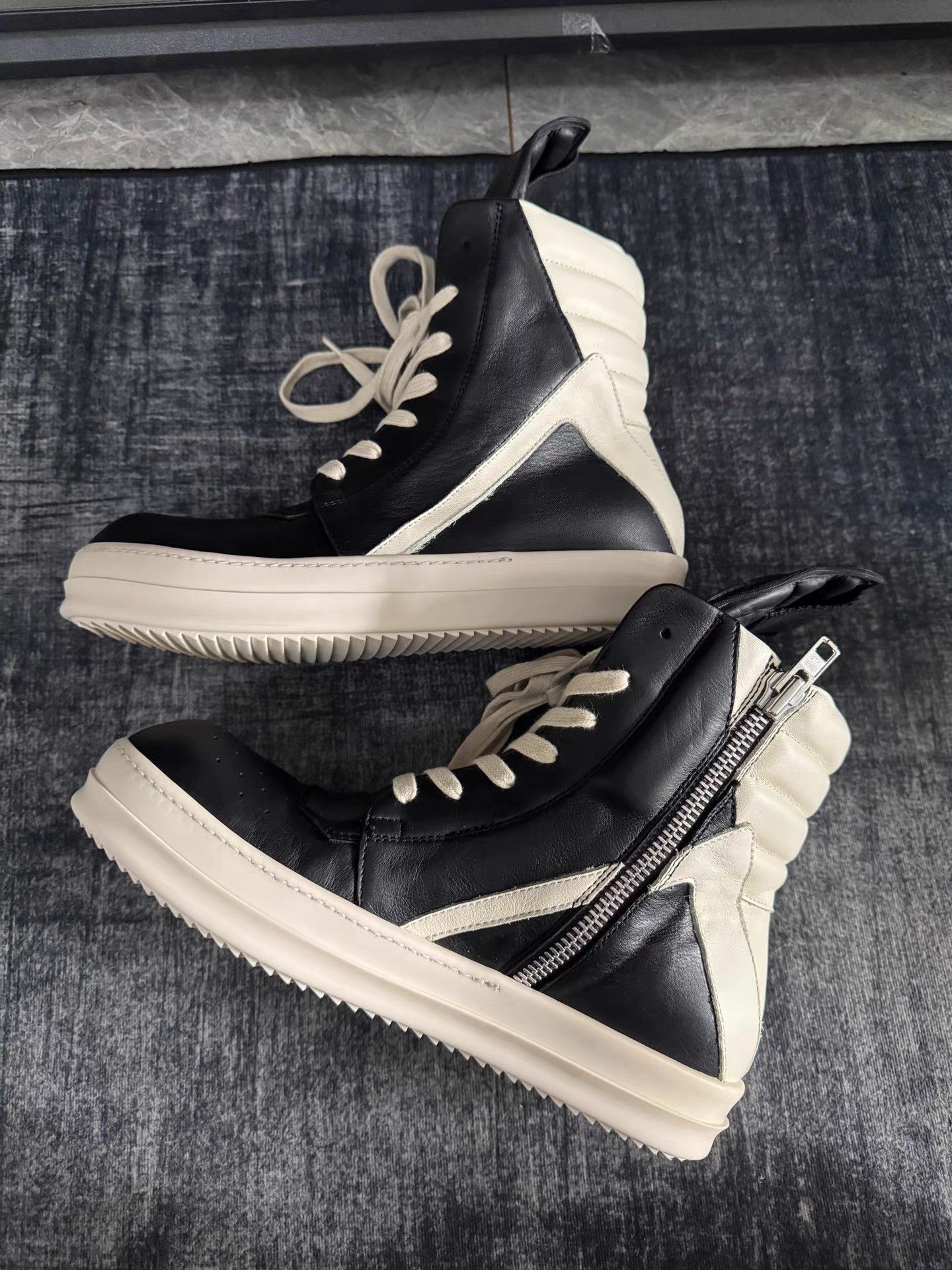 Rick Owens Rick Owens Mainline Triangle Sneakers Size US 7.5 / EU 40-41 - 2 Thumbnail