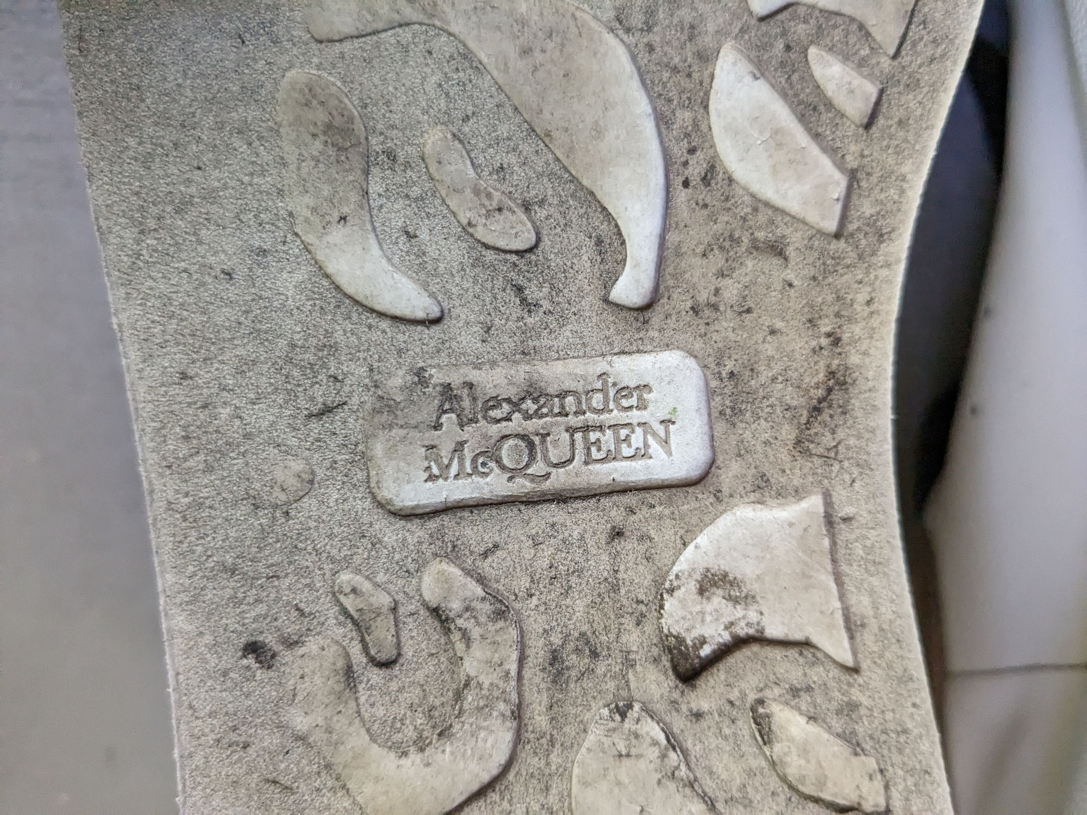 Alexander McQueen Alexander McQueen Larry Oversized Sneakers 9 42 White Gold Size US 9 / EU 42 - 23 Thumbnail