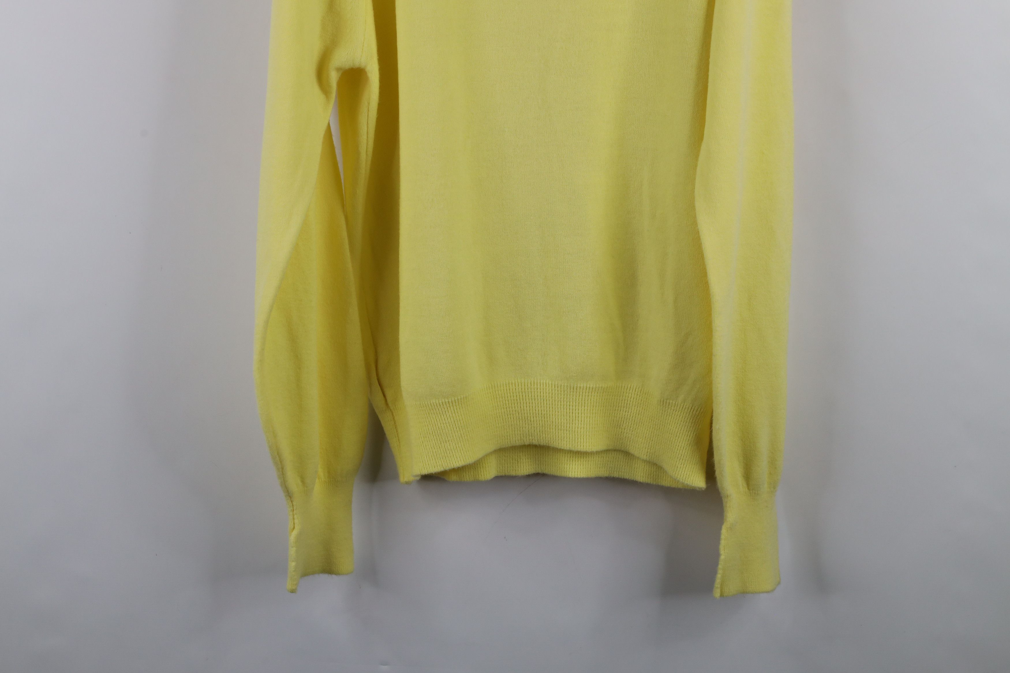 Vintage Vintage 70s Streetwear Soft Knit V-Neck Sweater Yellow USA Size US M / EU 48-50 / 2 - 11 Thumbnail
