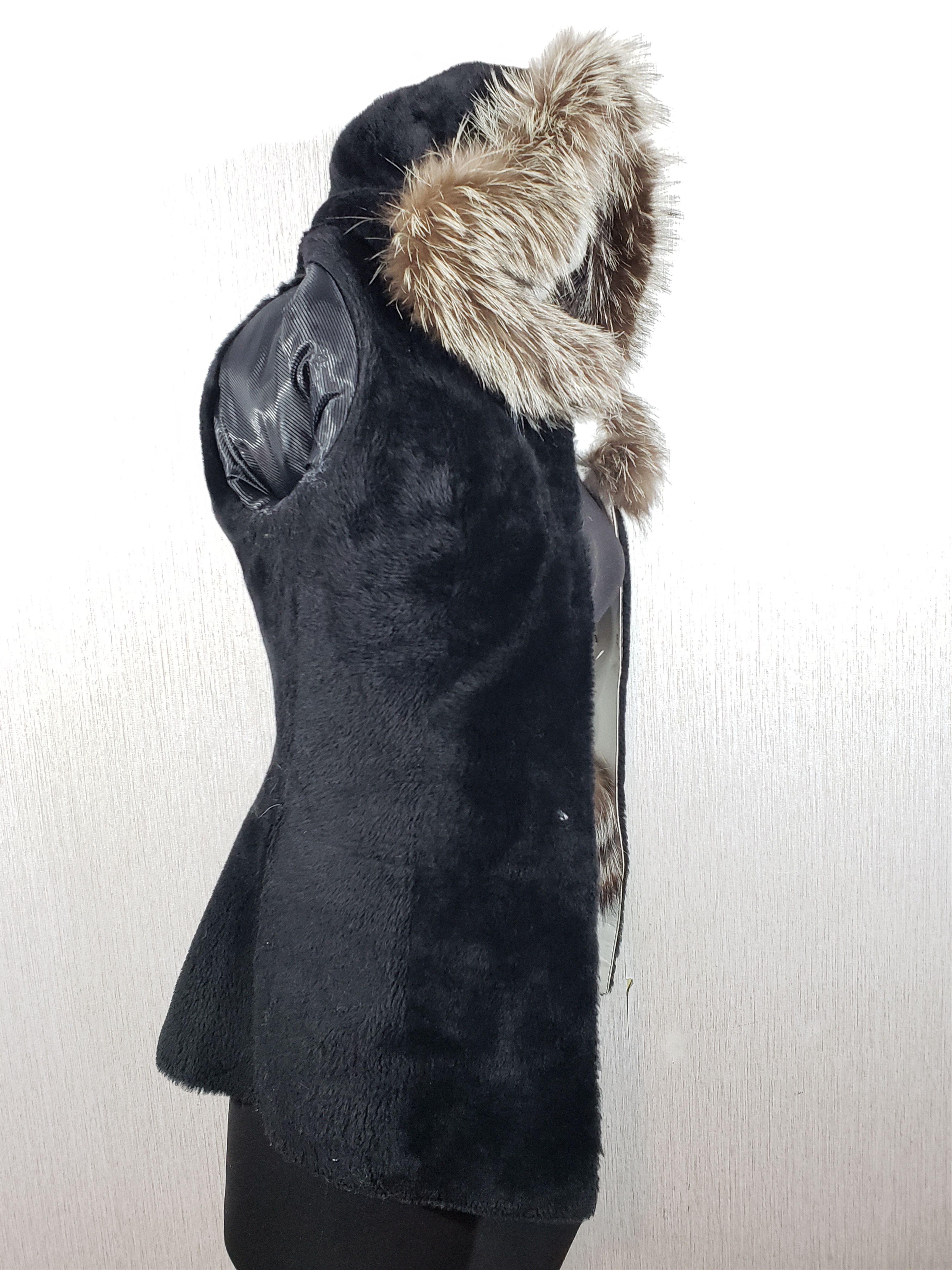 Other Wonderful women's warm fur jacket with a hood. Size S / US 4 / IT 40 - 12 Thumbnail