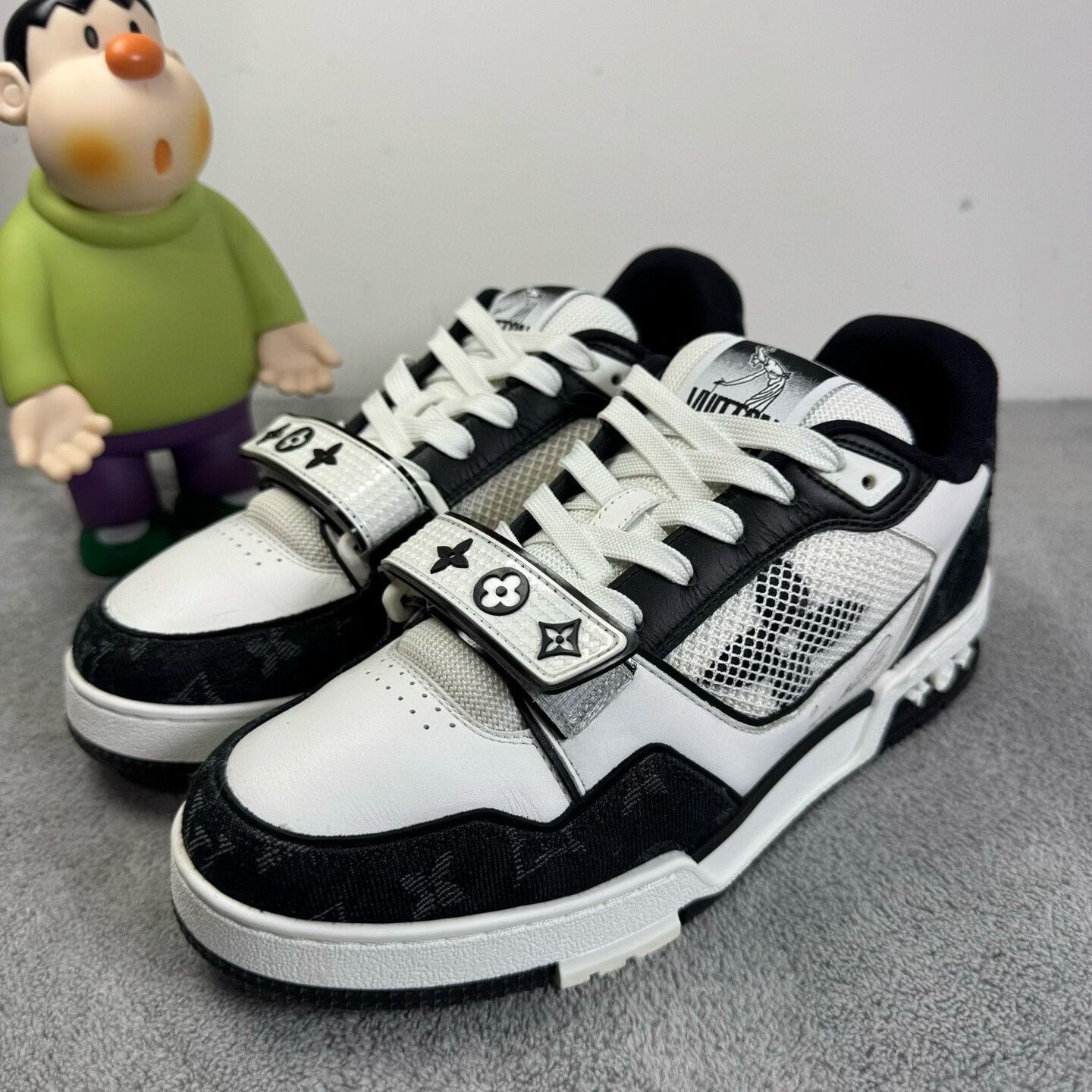 Louis Vuitton Louis Vuitton Training Black Lowtop Sneakers 39 Men Size US 6.5 / EU 39-40 - 1 Thumbnail