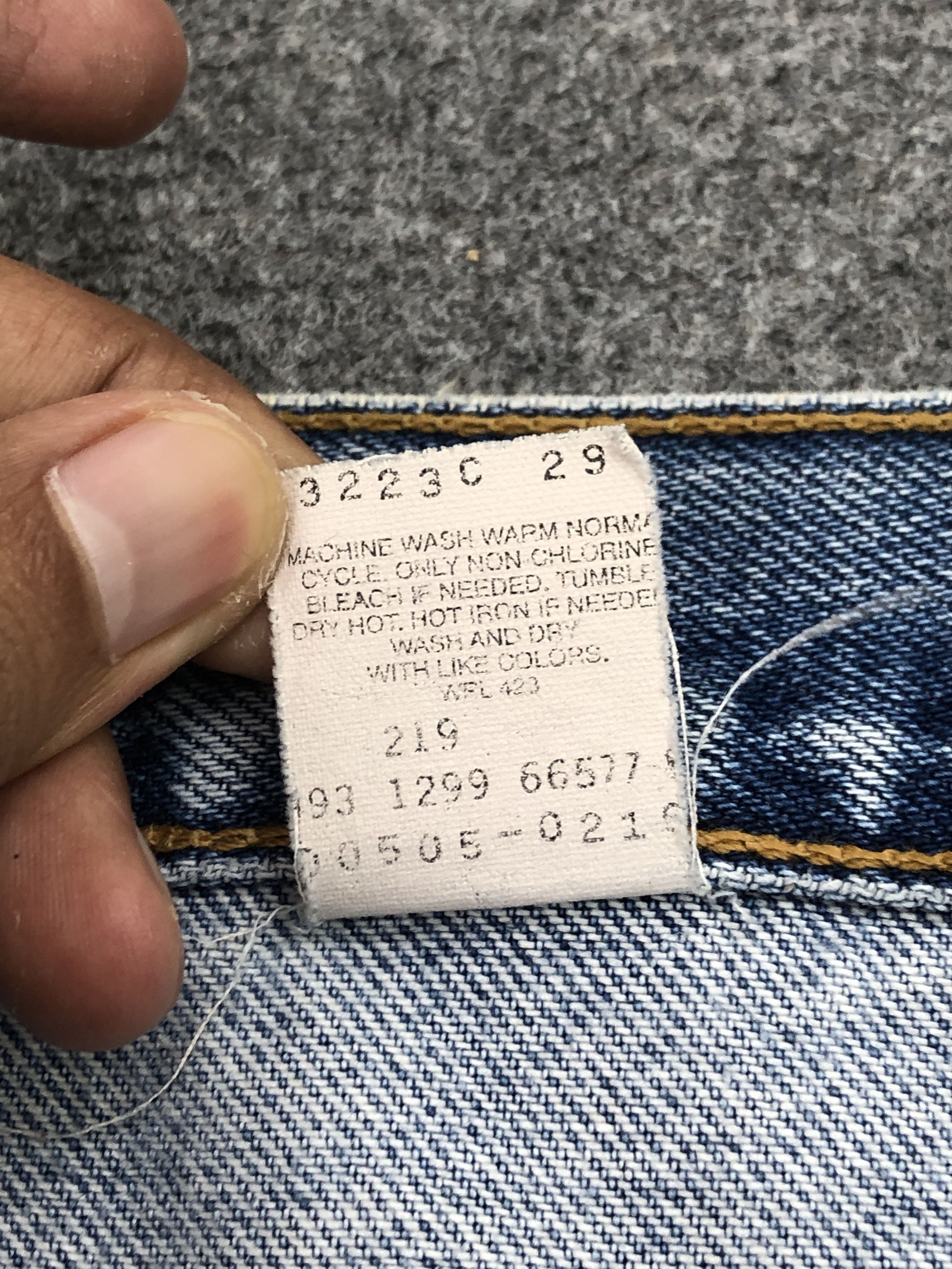 Levi's × Vintage Distressed Vintage 90s Levi's 505 Light Blue Washed Jeans Size US 32 / EU 48 - 8 Thumbnail