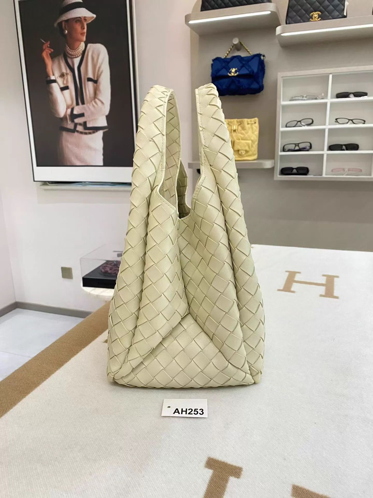 Bottega Veneta BV Woven Hobo Bag Ivory 33x20x19 Like New AH253 Size ONE SIZE - 7 Thumbnail