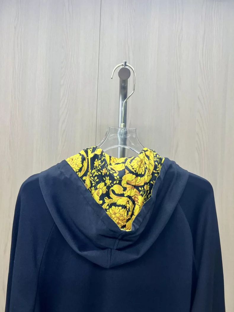 Versace Versace Phnom Penh Baroque hooded sweatshirt jacket Size XL / US 12-14 / IT 48-50 - 5 Thumbnail