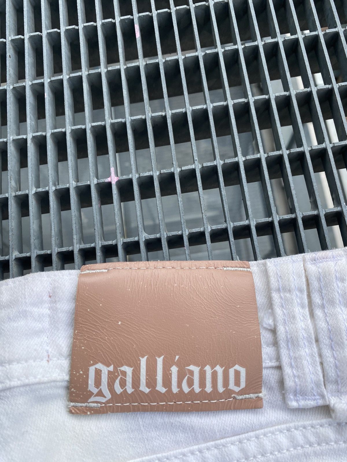 John Galliano John Galliano Pocket G Logo Jeans Size 27" / US 4 / IT 40 - 3 Thumbnail