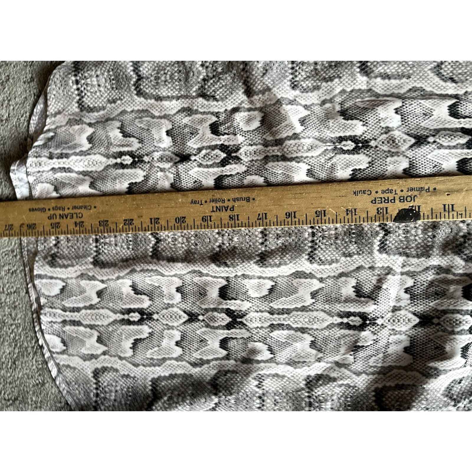 Express Express Women’s Gray Animal Print V-Neck Blouse XS Size Spirit? Size XS / US 0-2 / IT 36-38 - 4 Thumbnail
