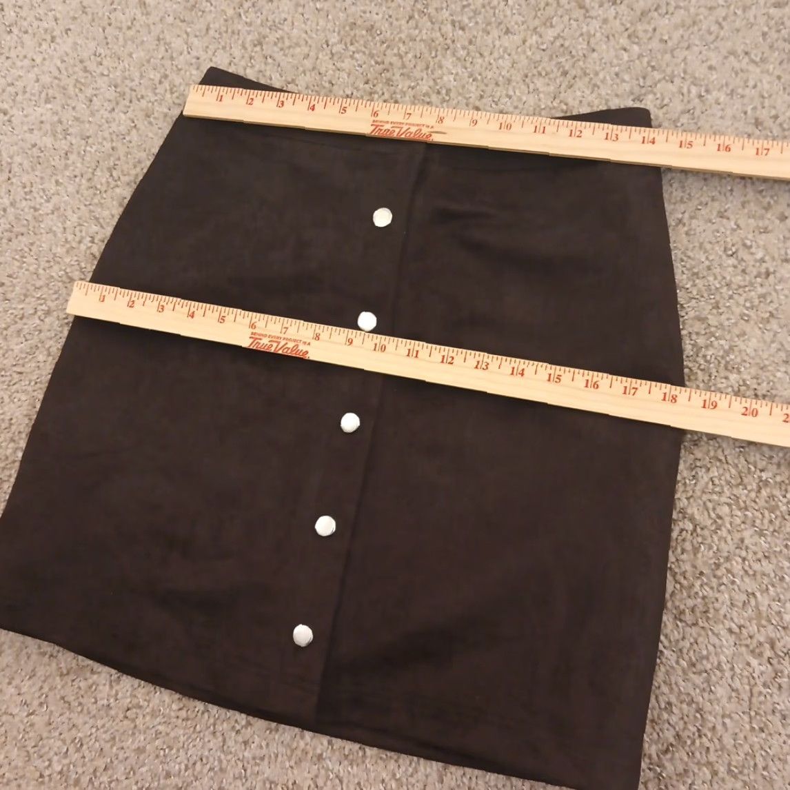 Vintage The Limited Skirt Women Knee Length Brown Polyester Faux Suede Snap Closure Size 0 Size 25" / US 0 / IT 36 - 2 Thumbnail