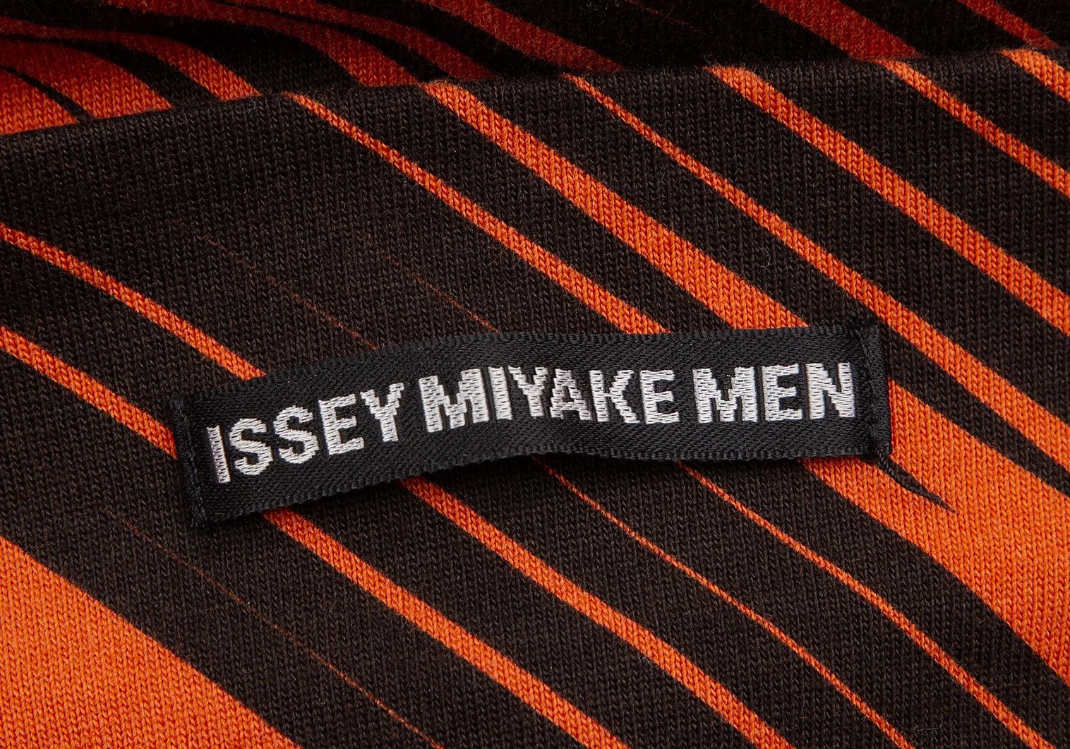 Issey Miyake Zigzag Line Print T-shirt in Orange and Black, Size L Size US L / EU 52-54 / 3 - 15 Thumbnail