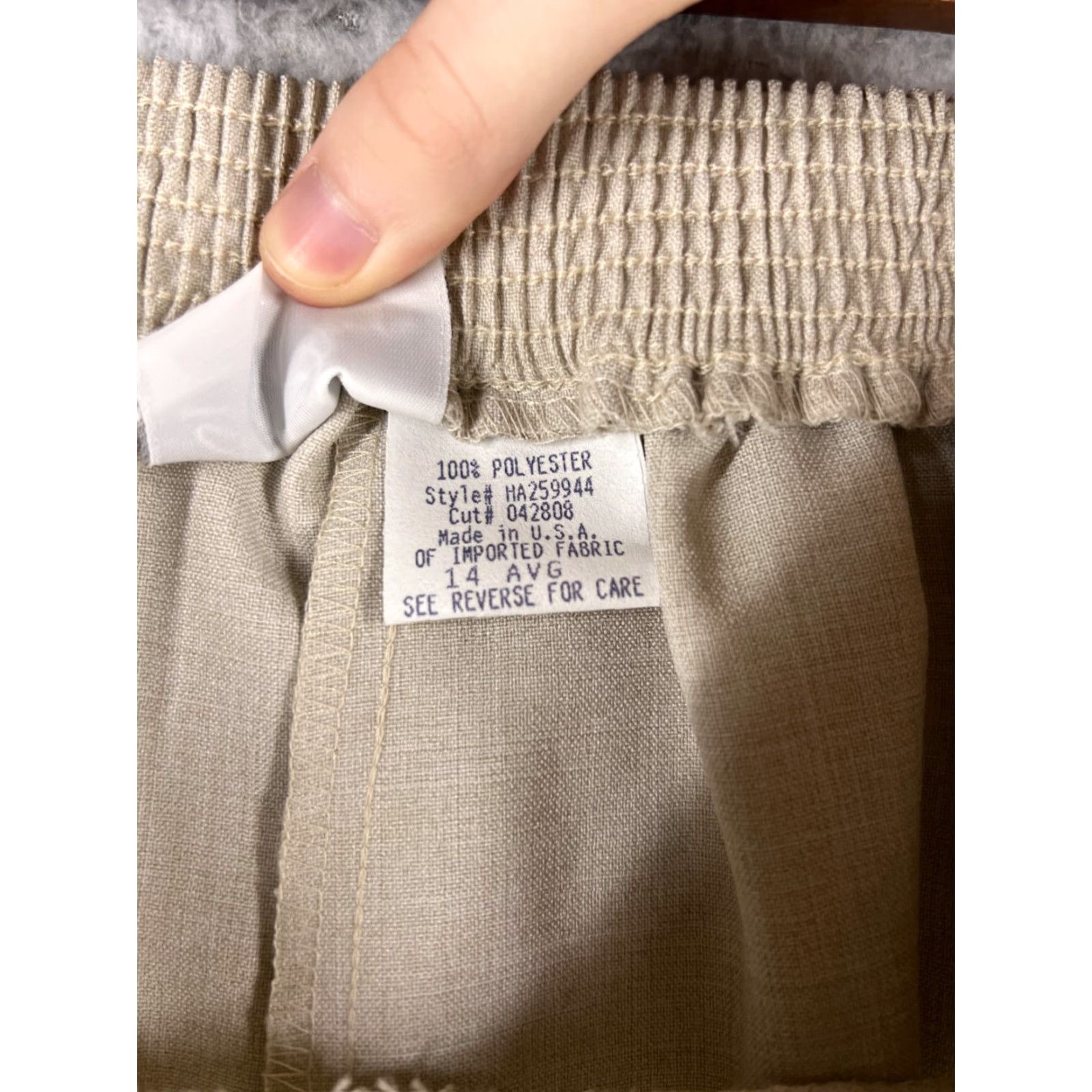 Vintage Bend Over Beige Pants Womens 14 Slim Inseam 29.5" Pleated High Rise Polyester USA Made Casual Modern Size 36" / US 14 / IT 50 - 7 Thumbnail