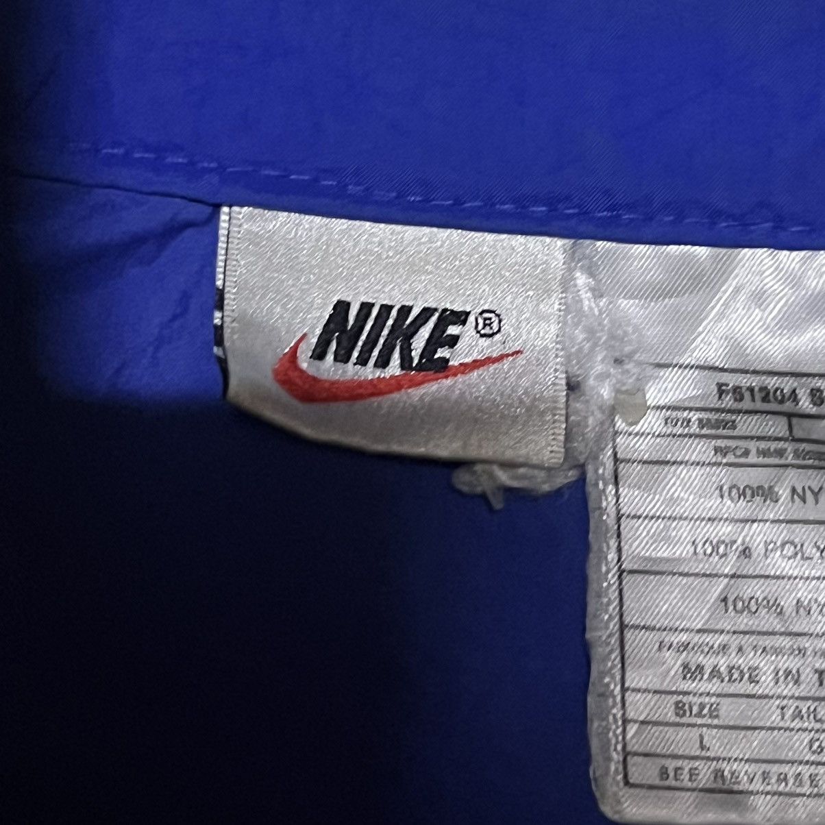 Nike Vintage Nike Windbreaker Light Jacket Size US L / EU 52-54 / 3 - 9 Thumbnail