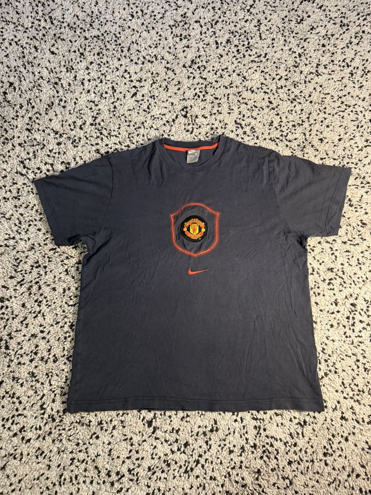 Vintage Manchester United Badge T-Shirt Size US XL / EU 56 / 4 - 1 Thumbnail