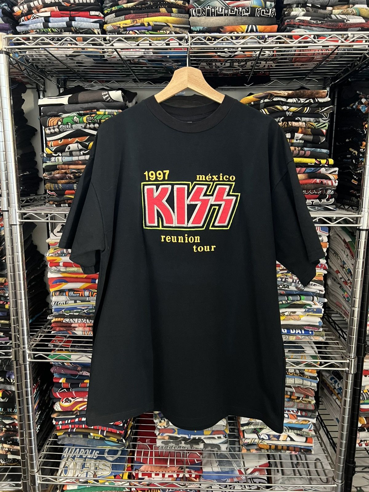 Band Tees 1997 Kiss Reunion Mexico Tour Embroidered Rock Tee Size US XL / EU 56 / 4 - 1 Thumbnail