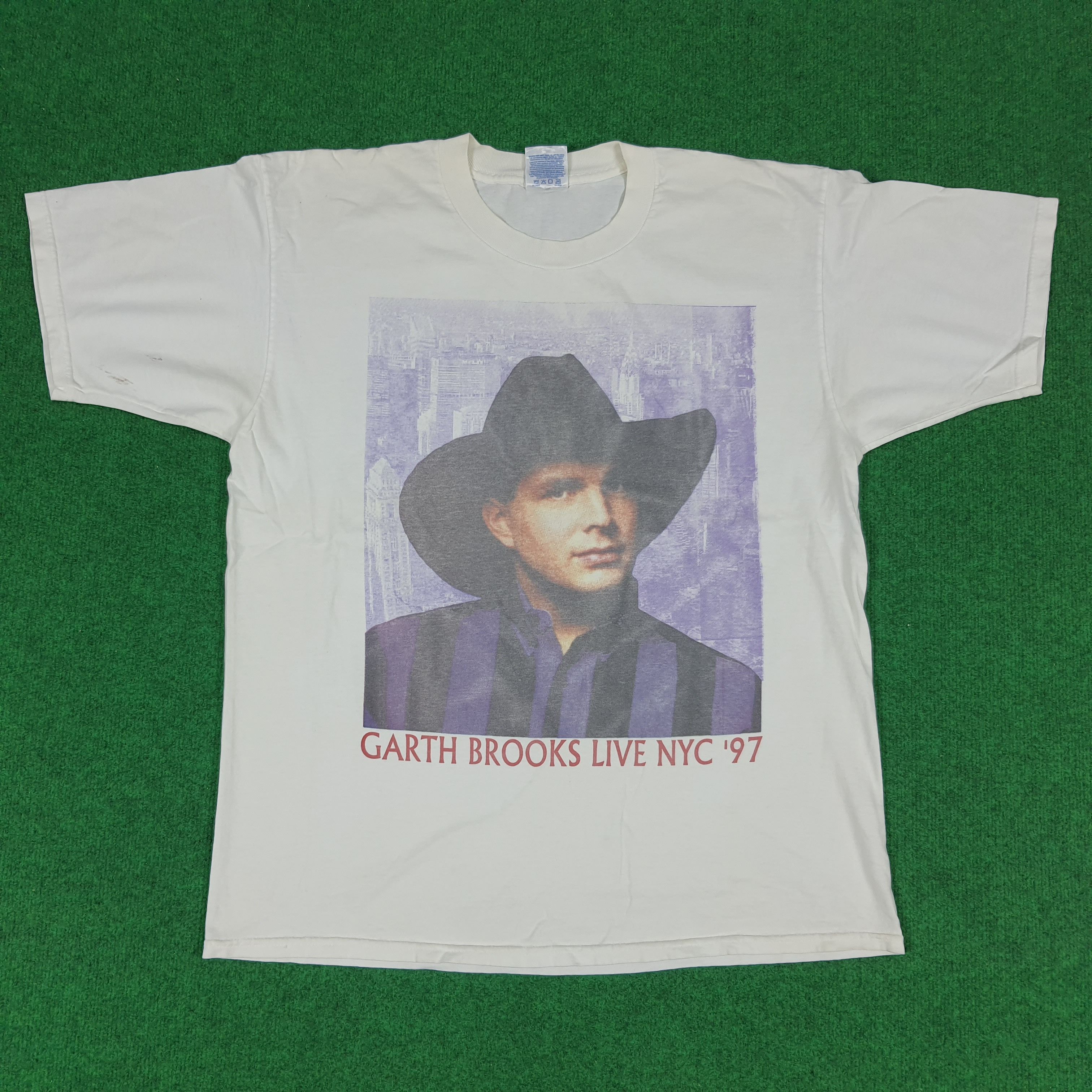 Band Tees × Vintage Vintage Garth Brooks Live NYC '97 Tour T-shirt Size US XL / EU 56 / 4 - 1 Thumbnail