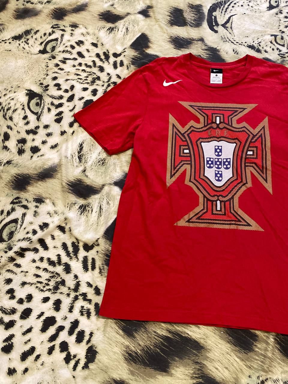 Nike Vintage Nike Big Y2K Logo Red Short Sleeve T-Shirt Size L Size US L / EU 52-54 / 3 - 5 Thumbnail