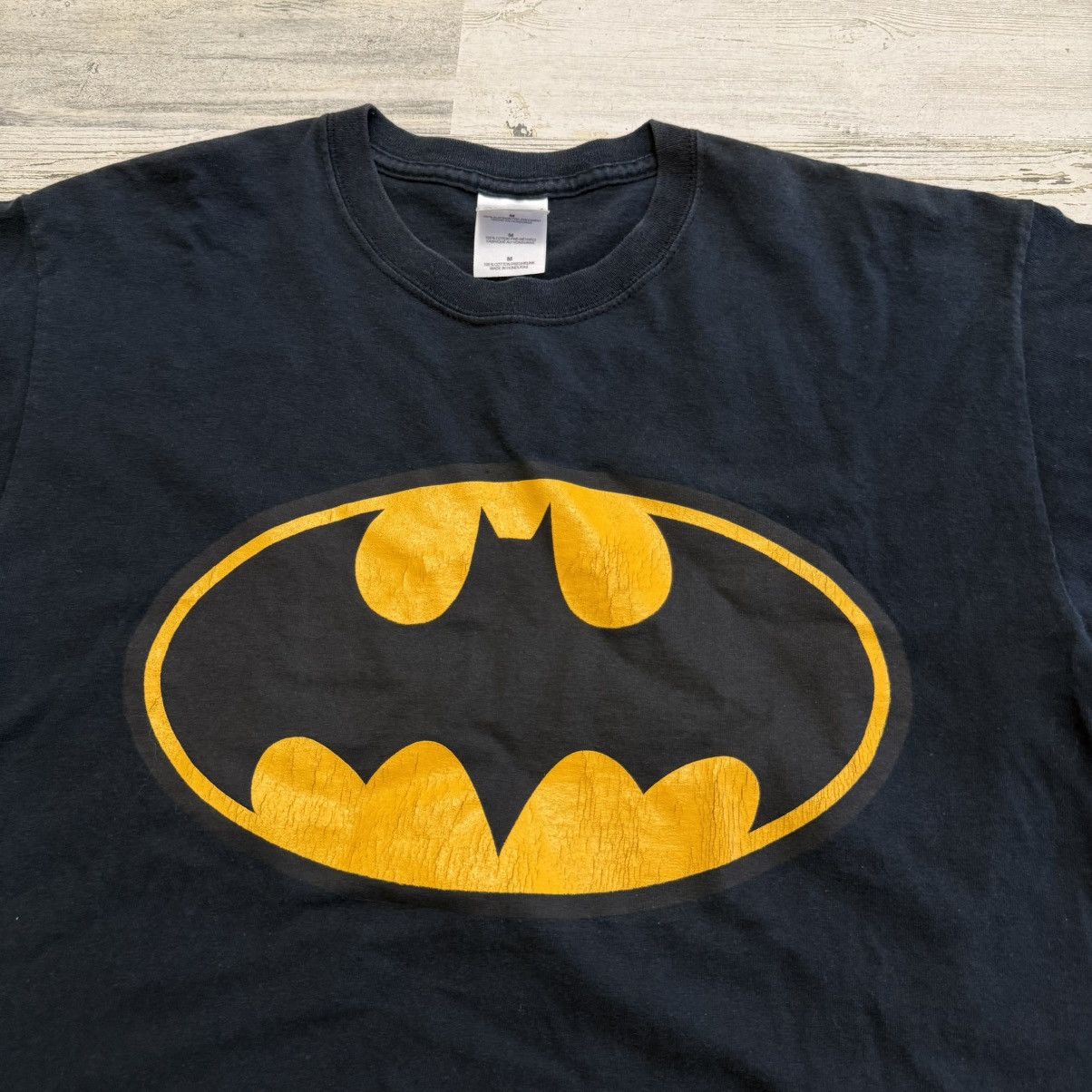 Vintage Vintage Batman Classic Center Logo Graphic T-Shirt Size M Size US M / EU 48-50 / 2 - 3 Thumbnail