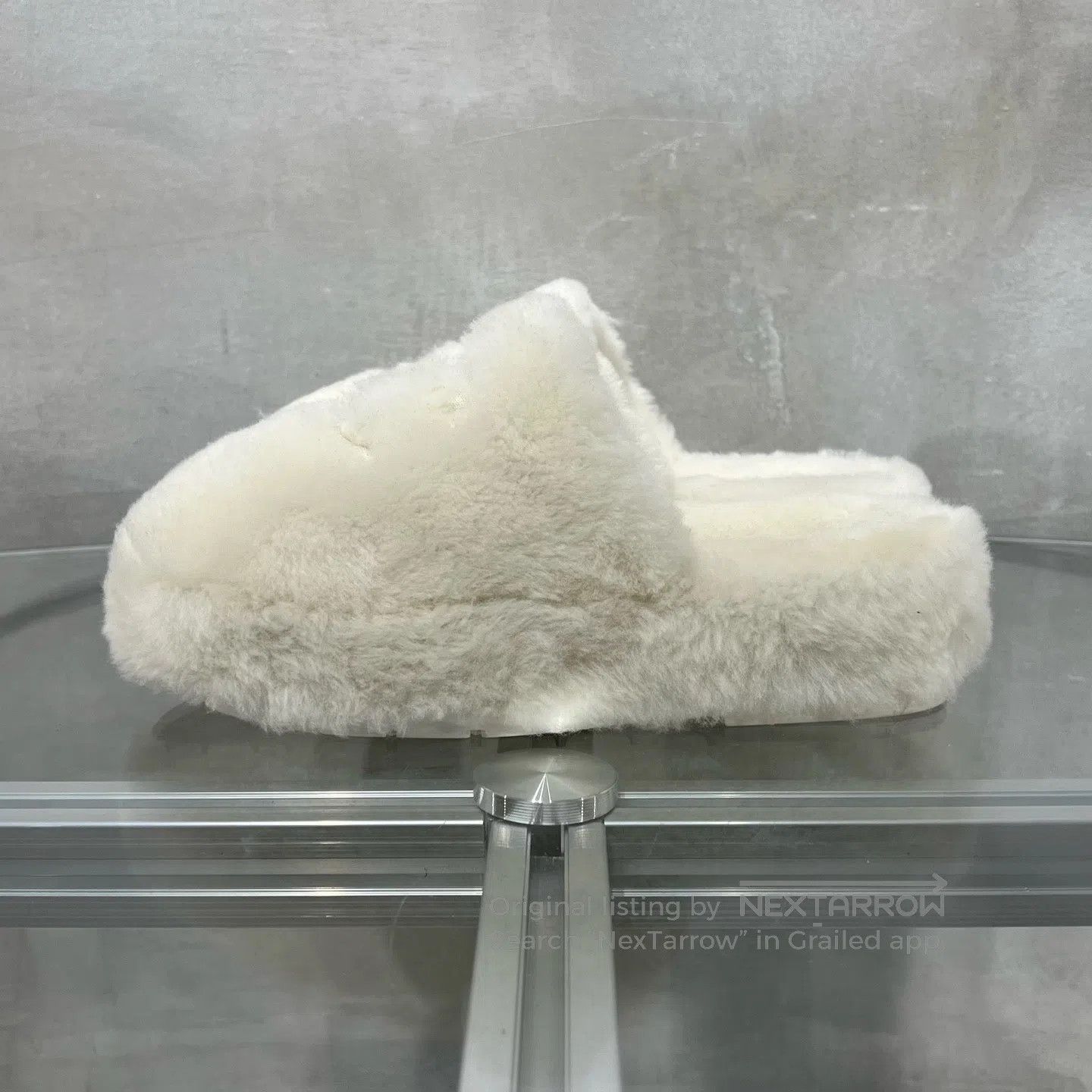 Chanel Chanel 24B White Fleece Slippers and Storage Bag Set Size US 5.5 / IT 35.5 - 3 Thumbnail