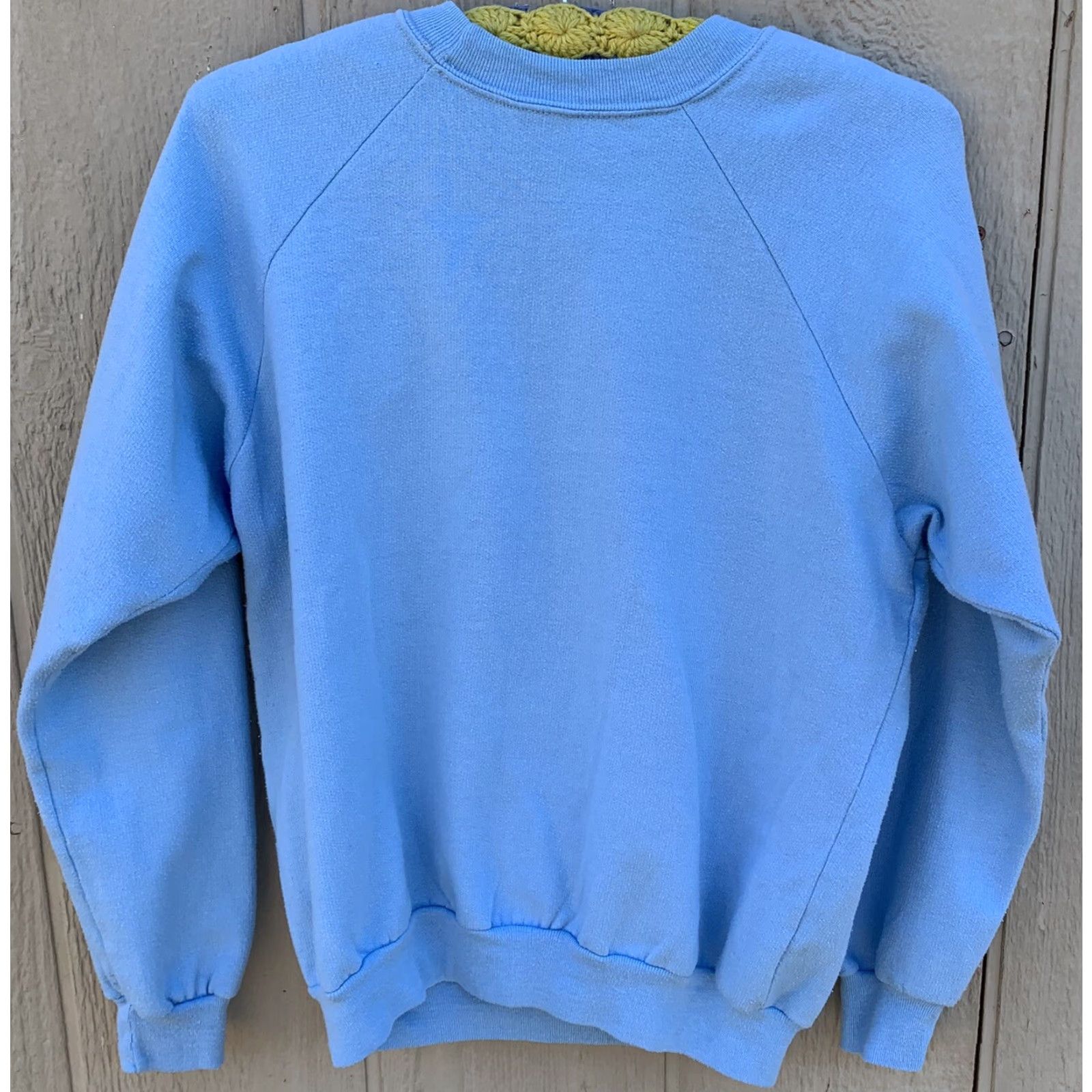 Vintage VINTAGE Casa de Fruta since 1908 RV Park raglan sweatshirt c 1987 80s 1980s M blue unisex adults pullover crew neck long sleeve graphic 80s 1980s Size US M / EU 48-50 / 2 - 3 Thumbnail