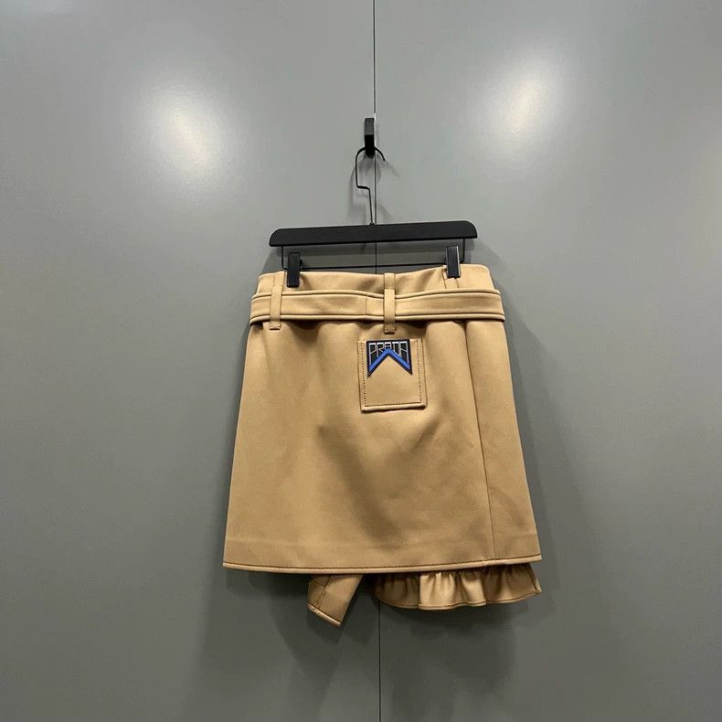 Prada Prada Short skirt with pleated belt design 2502-Nextarrow Size 39" - 2 Thumbnail