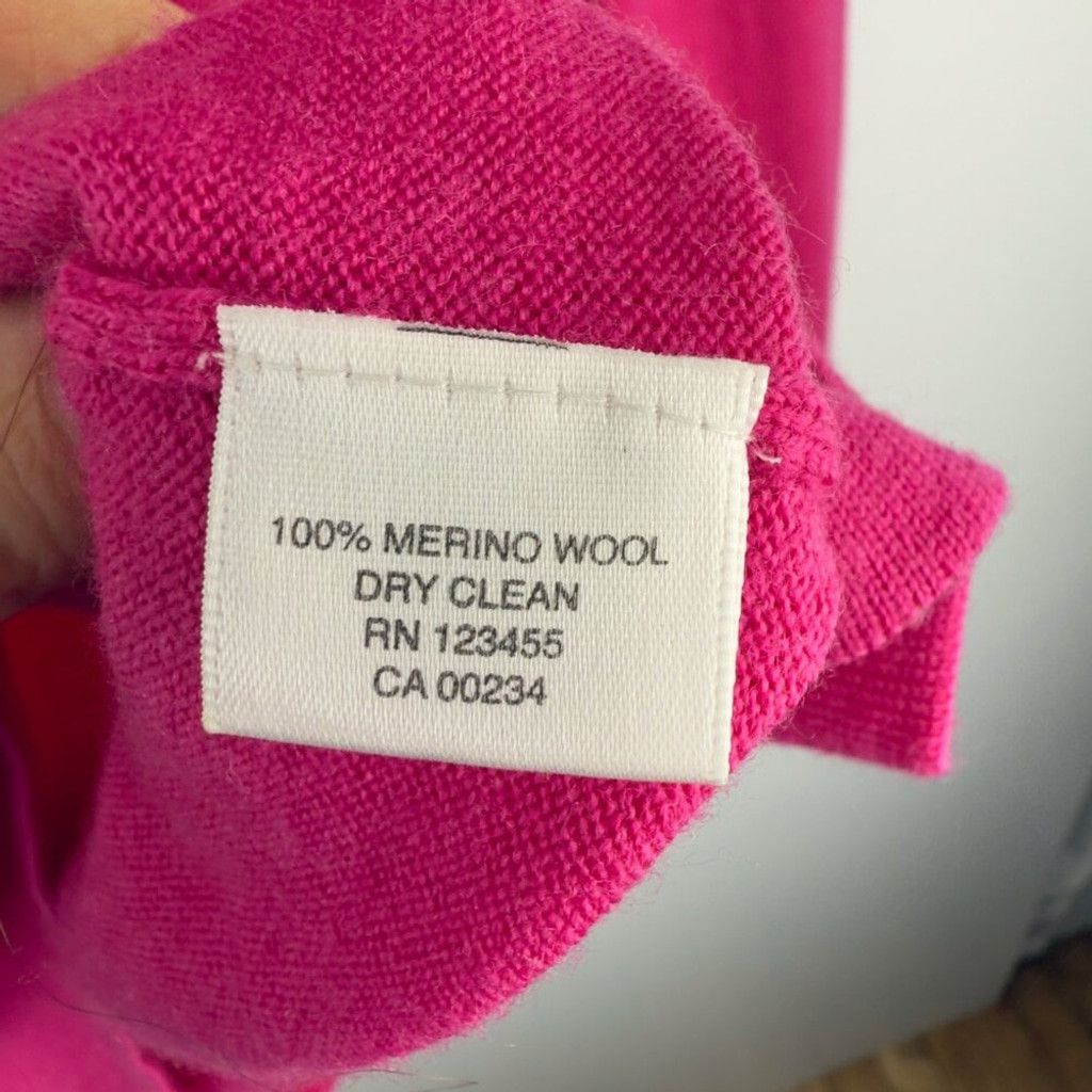 Lord & Taylor LORD & TAYLOR Extra fine Merino Pinky V Neck Minimalist sz 6 Size M / US 6-8 / IT 42-44 - 4 Thumbnail