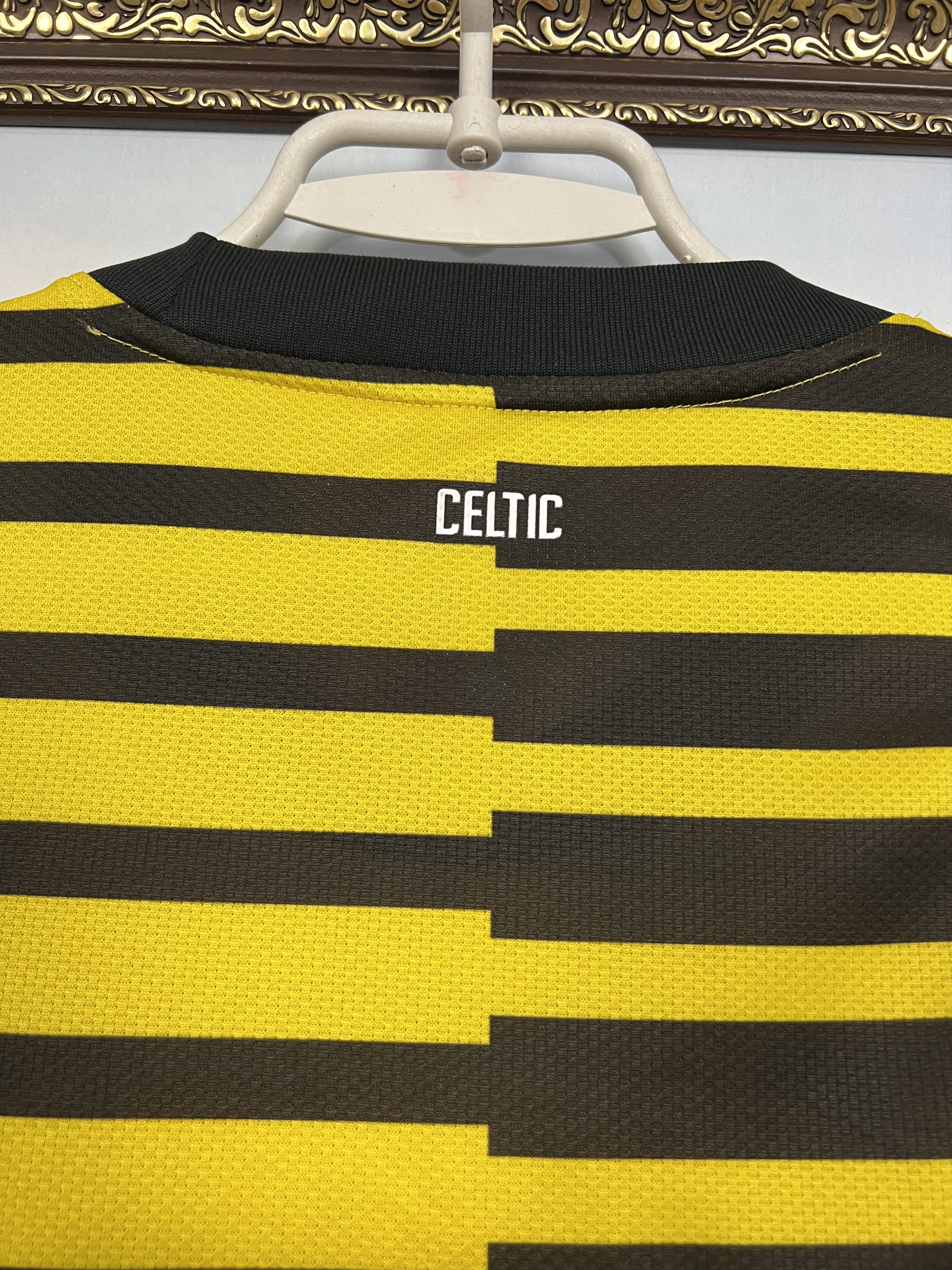 Nike Celtic football shirt 2011 Soccer Nike Jersey Trikot Rare Size US M / EU 48-50 / 2 - 10 Thumbnail