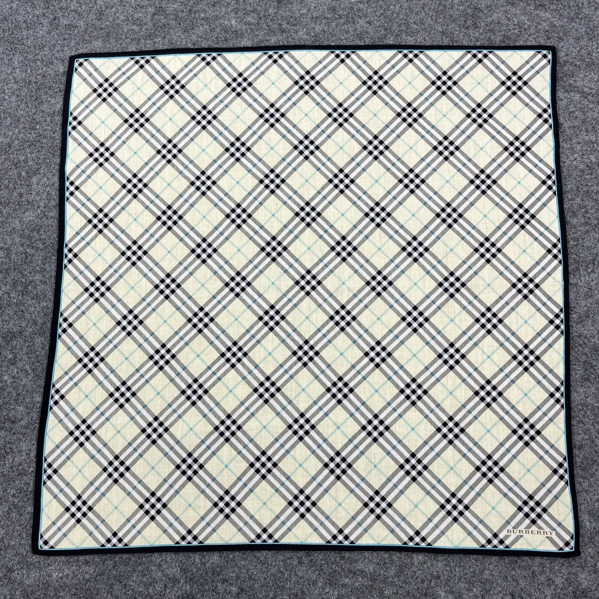 Burberry Burberry Handkerchief / Neckerchief / Headscarf B1658 Size ONE SIZE - 1 Thumbnail
