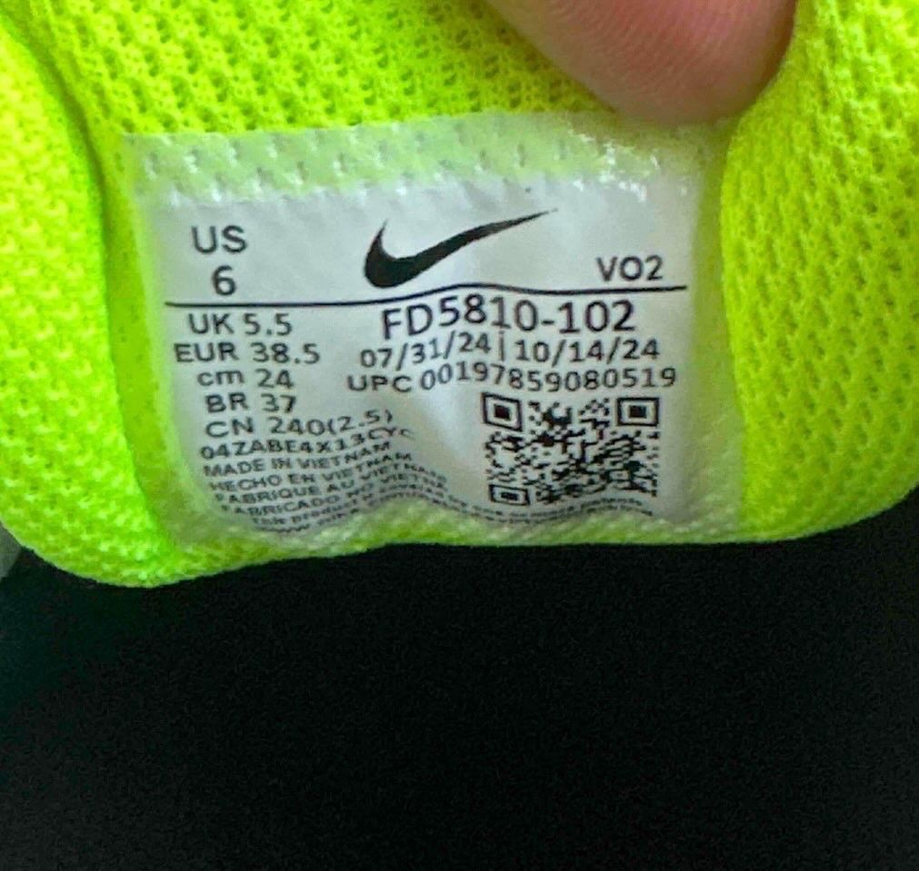 Nike Nike X Goretex Air Max 90 Neon Size 6 Mens / 7.5 Womens NEW Size US 6 / EU 39 - 7 Thumbnail