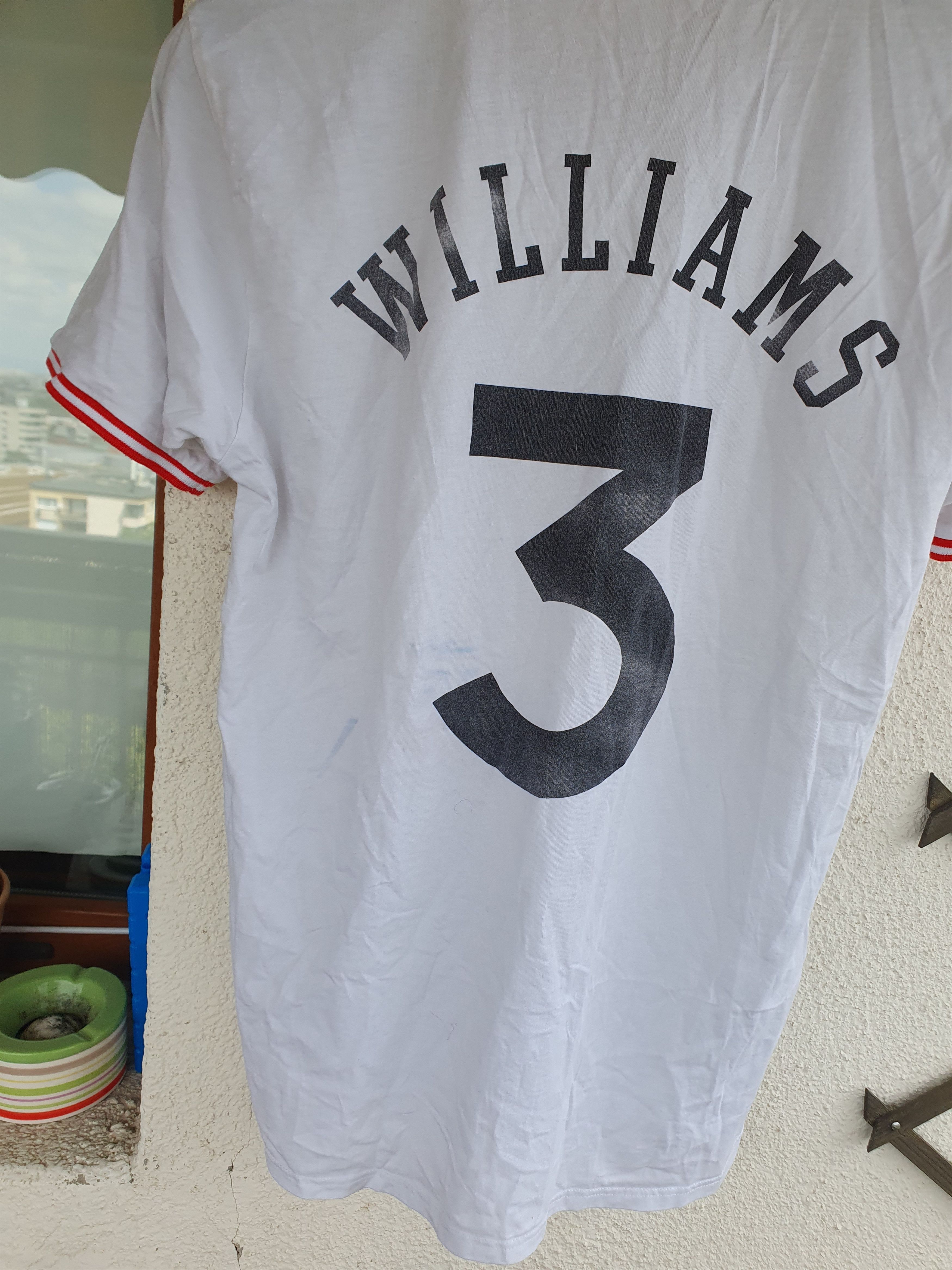 Band Tees Robbie Williams The Heavy Entertainment Show t-shirt #3 sz M Size US M / EU 48-50 / 2 - 8 Thumbnail